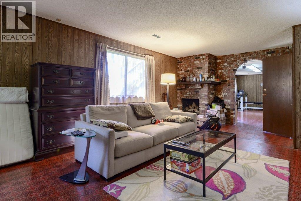 8194 WOODLAKE COURT, Burnaby