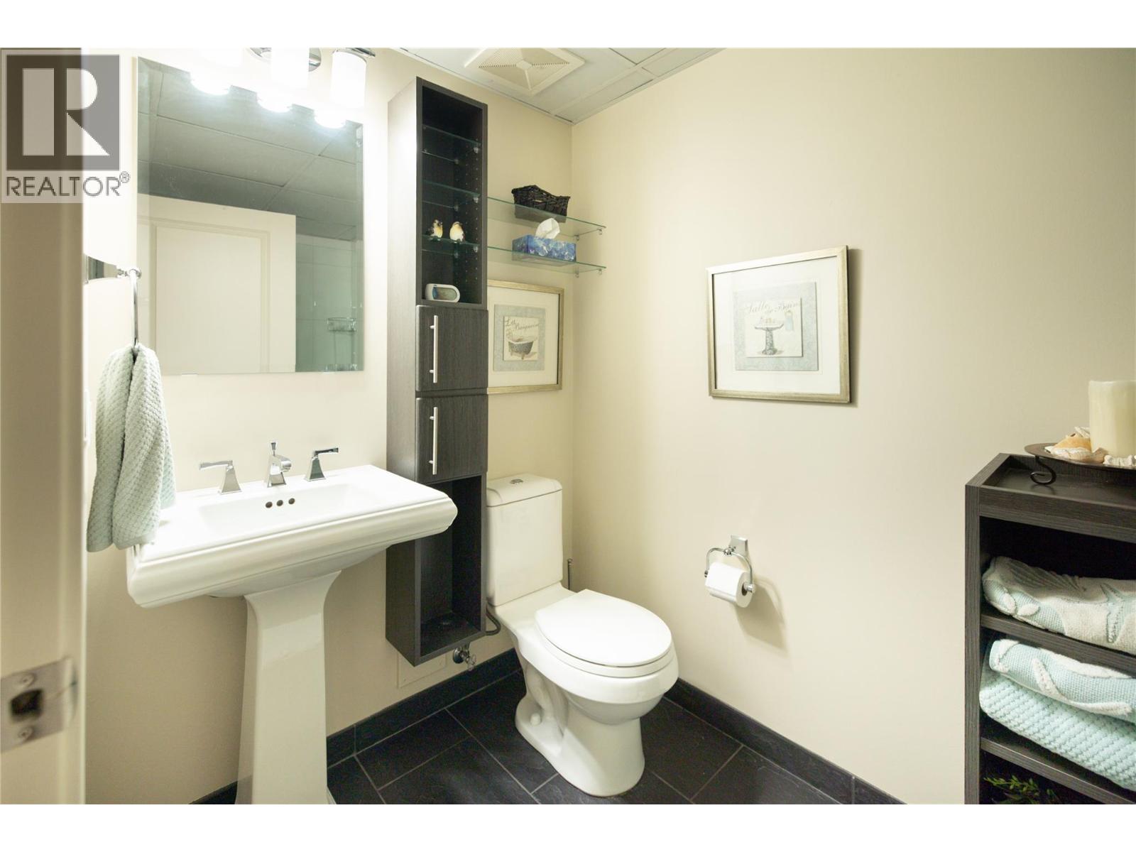 #307 2901 Abbott Street - 21