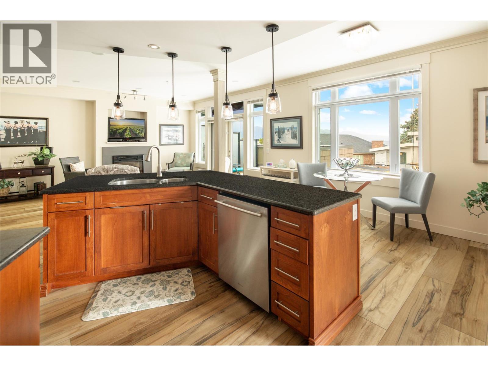 #307 2901 Abbott Street - 8