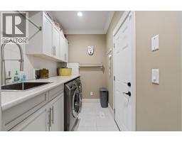 4pc Ensuite bath - 1581 20 Street Ne Unit# 1, Salmon Arm, BC V1E0A7 Photo 16