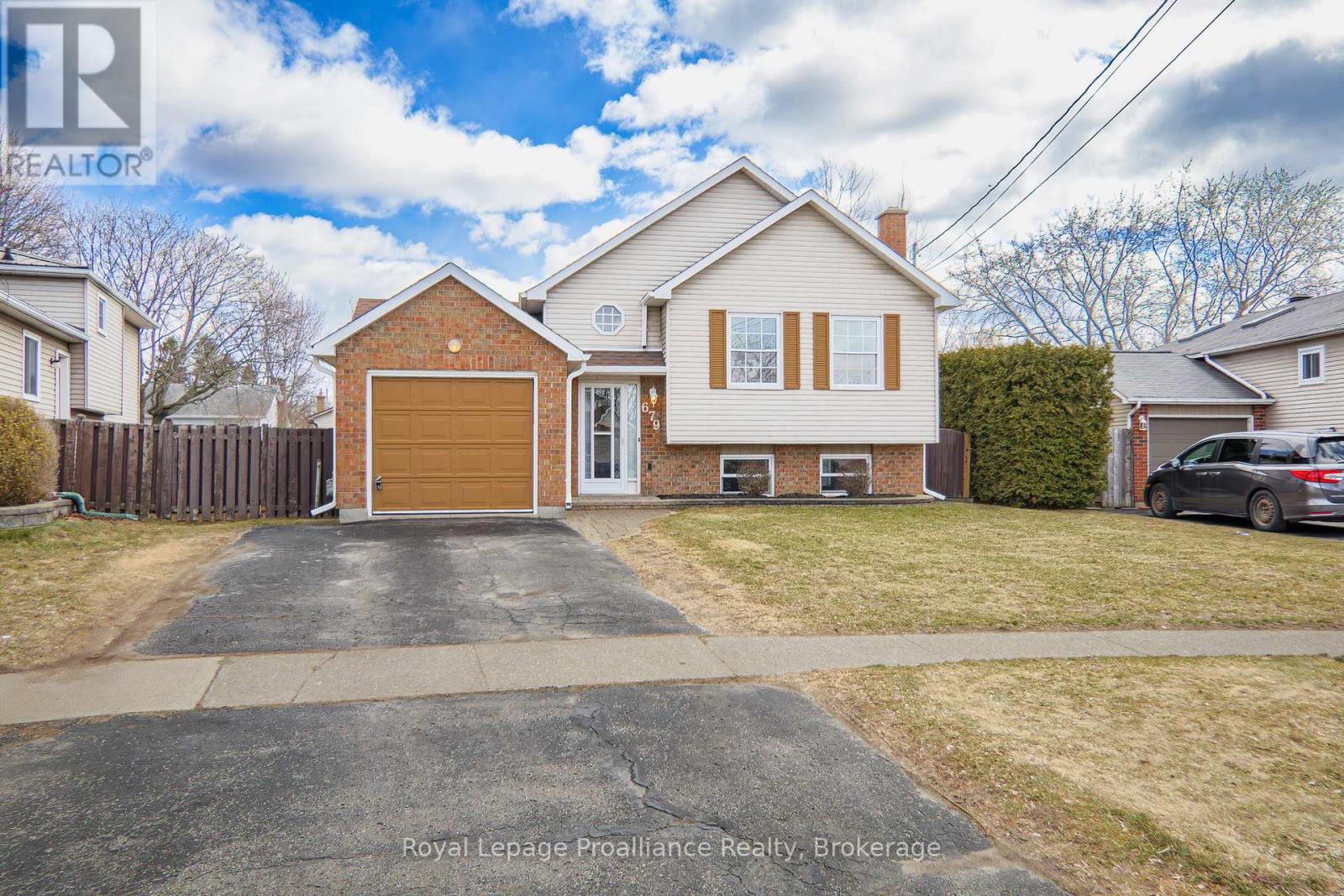 679 MACKECHNIE CRESCENT - Image 3