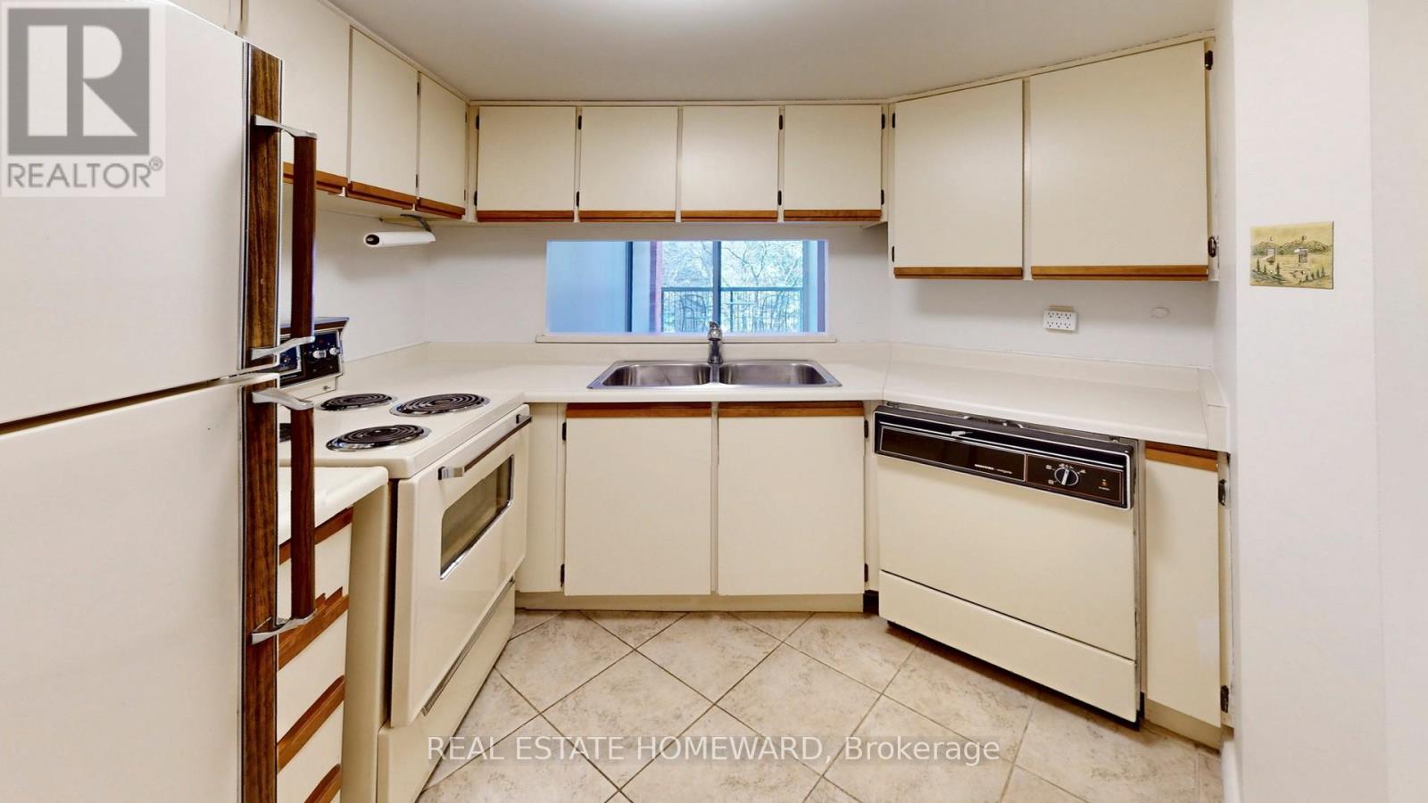 #409 77 MAITLAND PLACE - 12