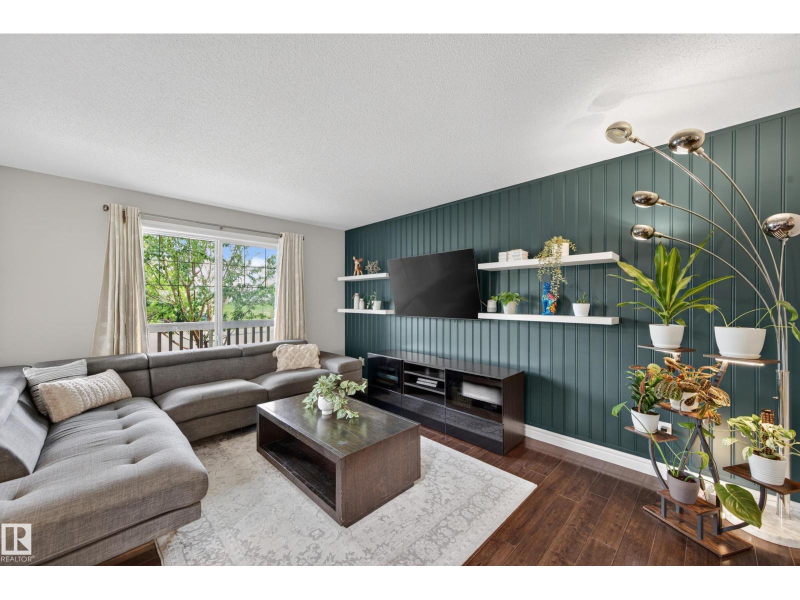 2619 12 ST NW - 12