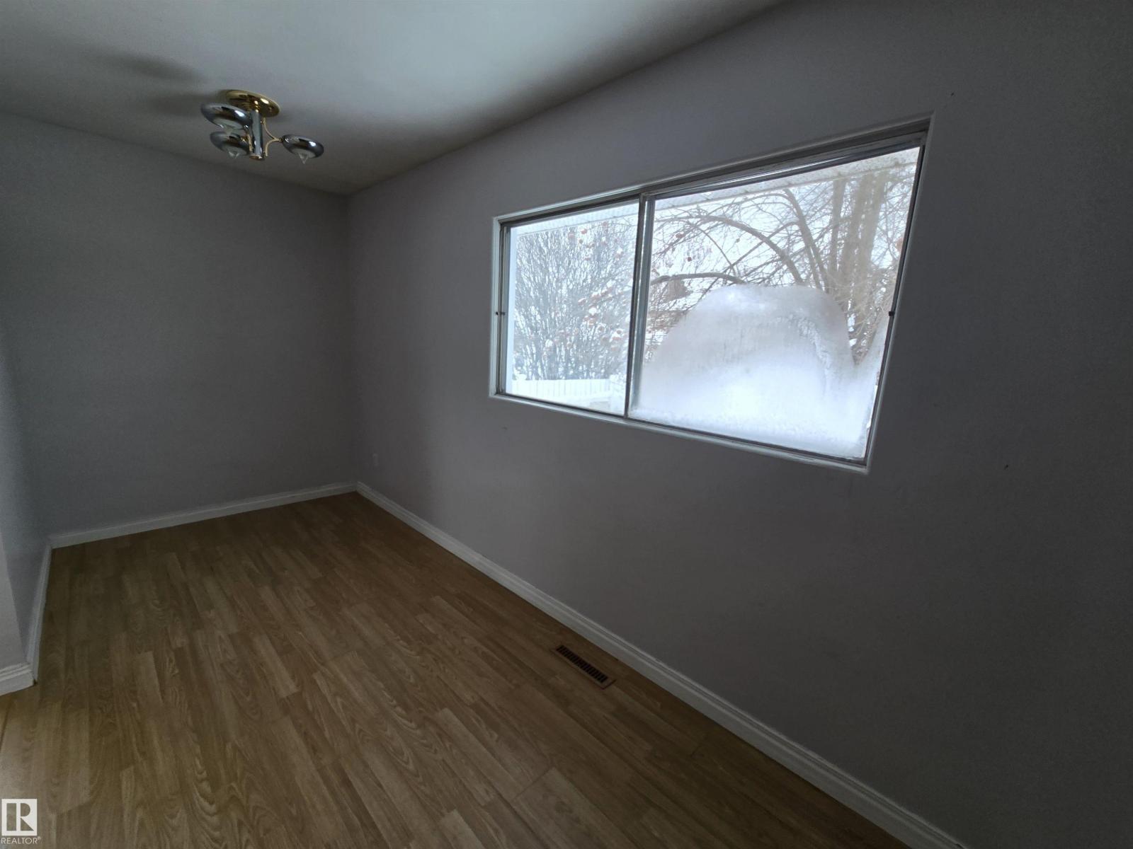 11910 43 ST NW - 16