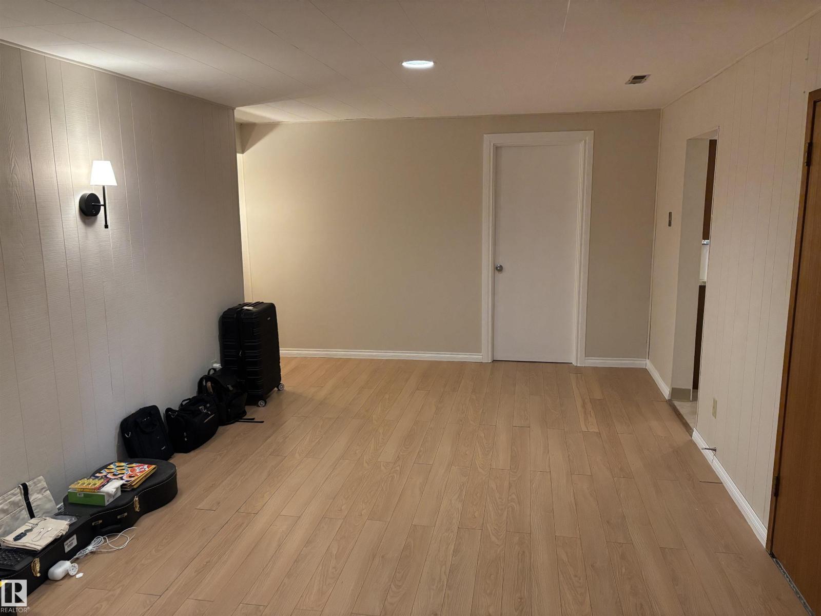 11910 43 ST NW - 20