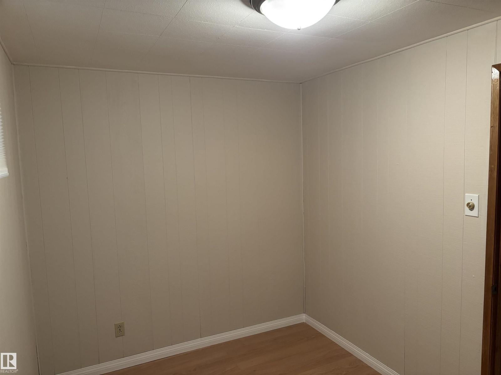 11910 43 ST NW - 28