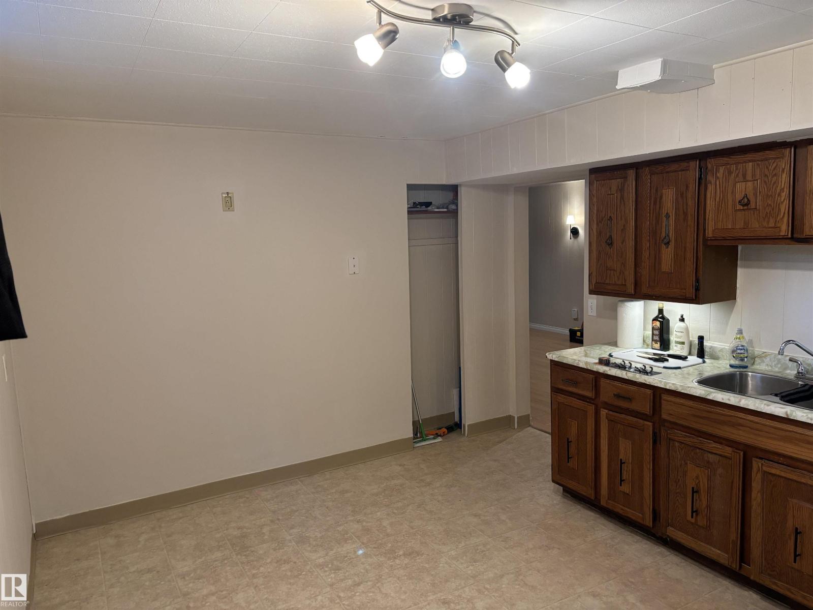 11910 43 ST NW - 31