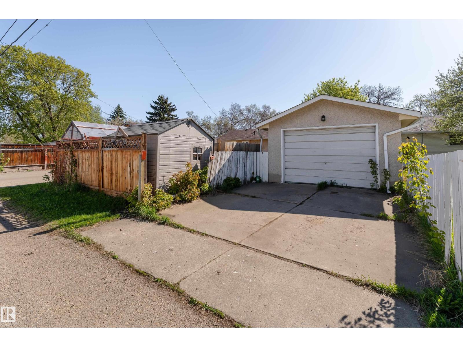 11910 43 ST NW - 4