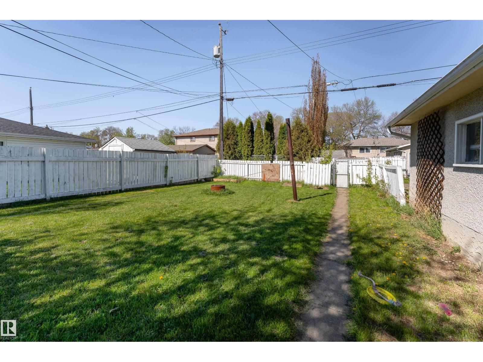 11910 43 ST NW - 5