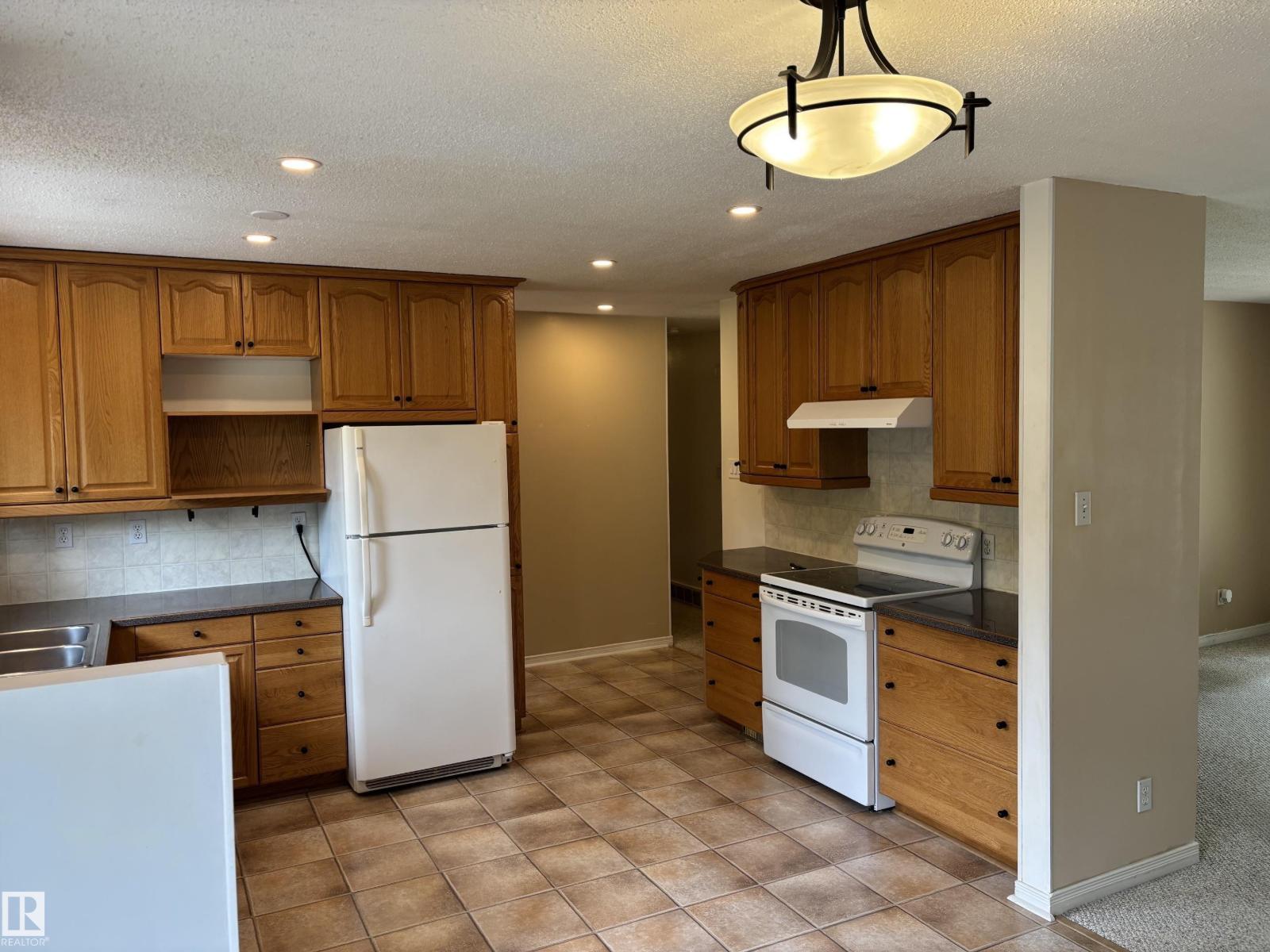 51 Glenmore CR — photo 11