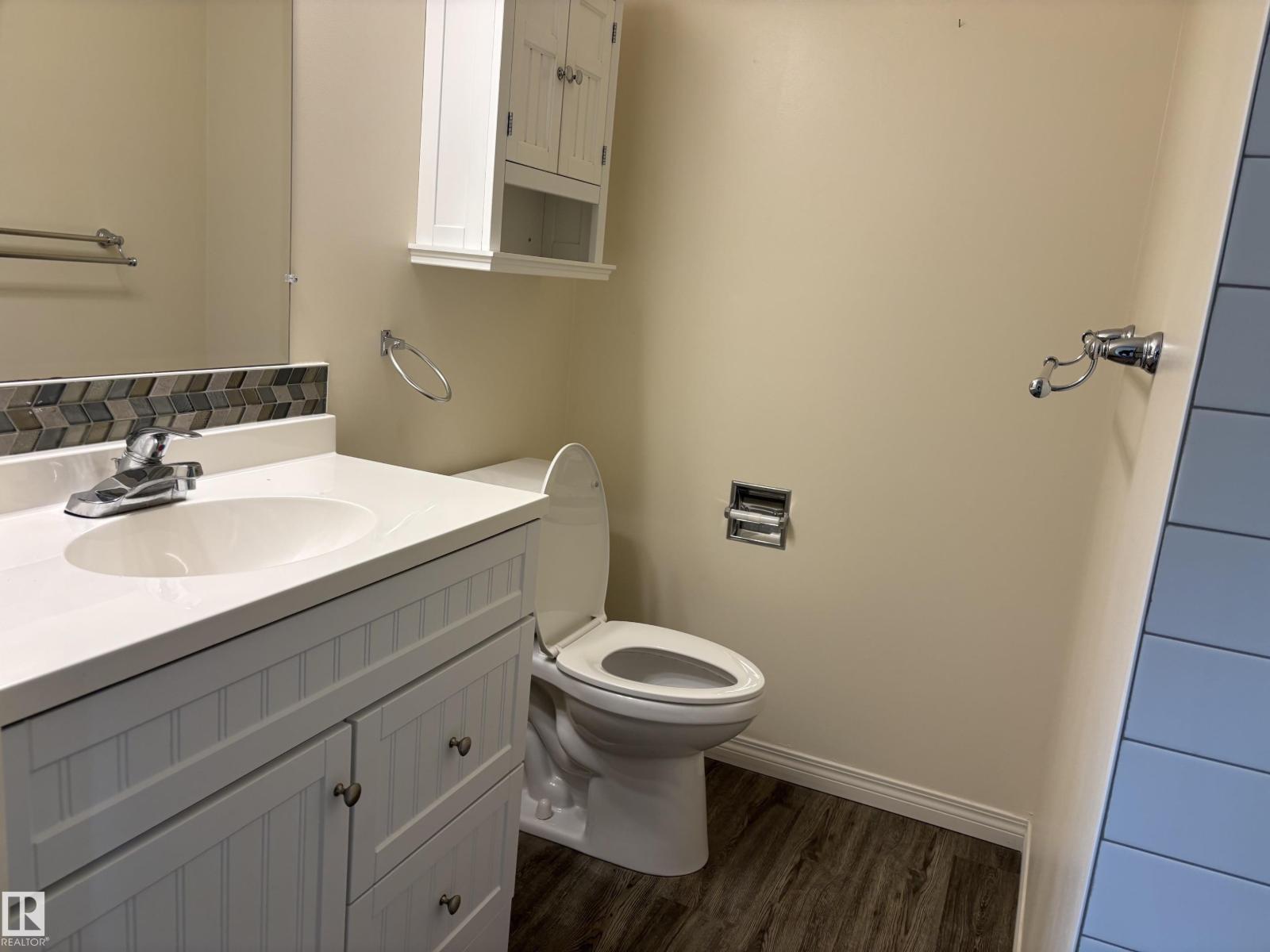 51 Glenmore CR — photo 15