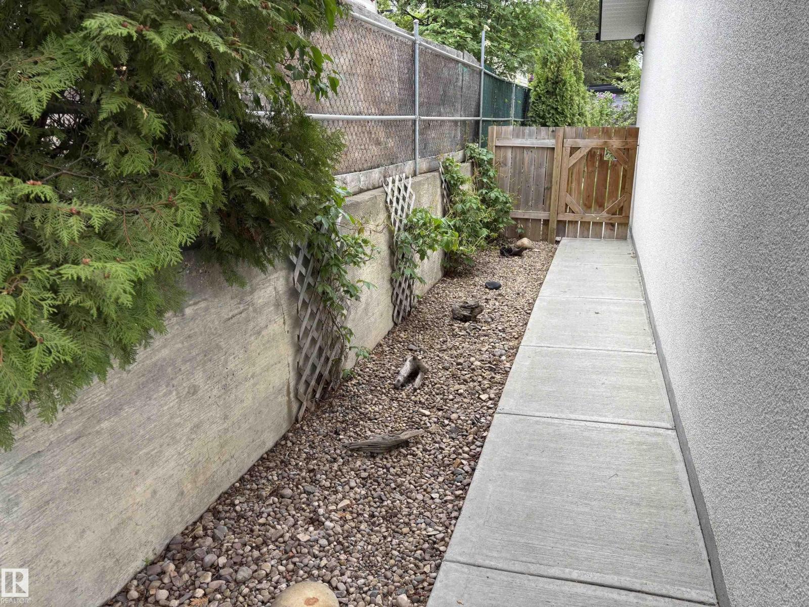 51 Glenmore CR exterior