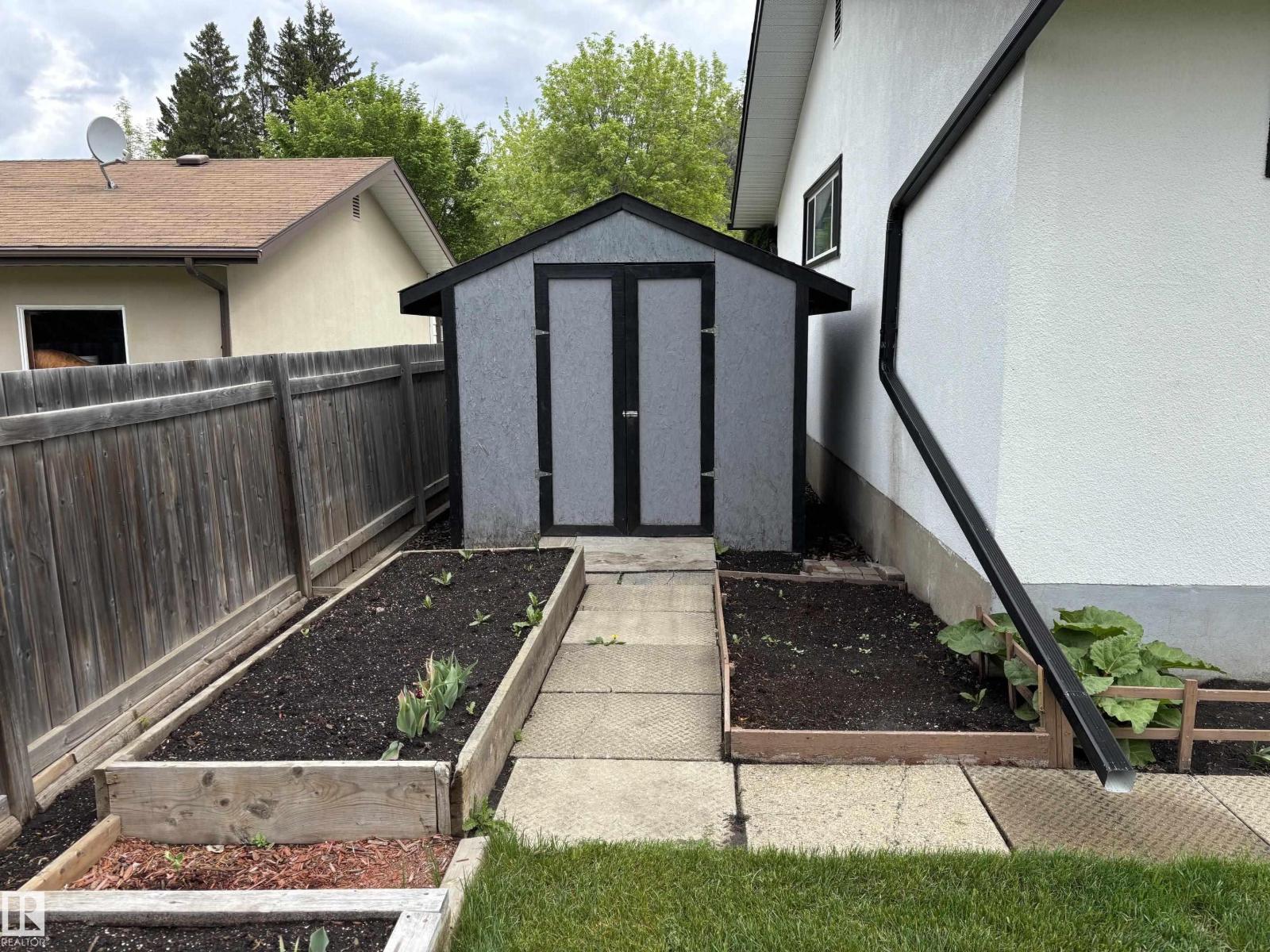51 Glenmore CR — photo 8