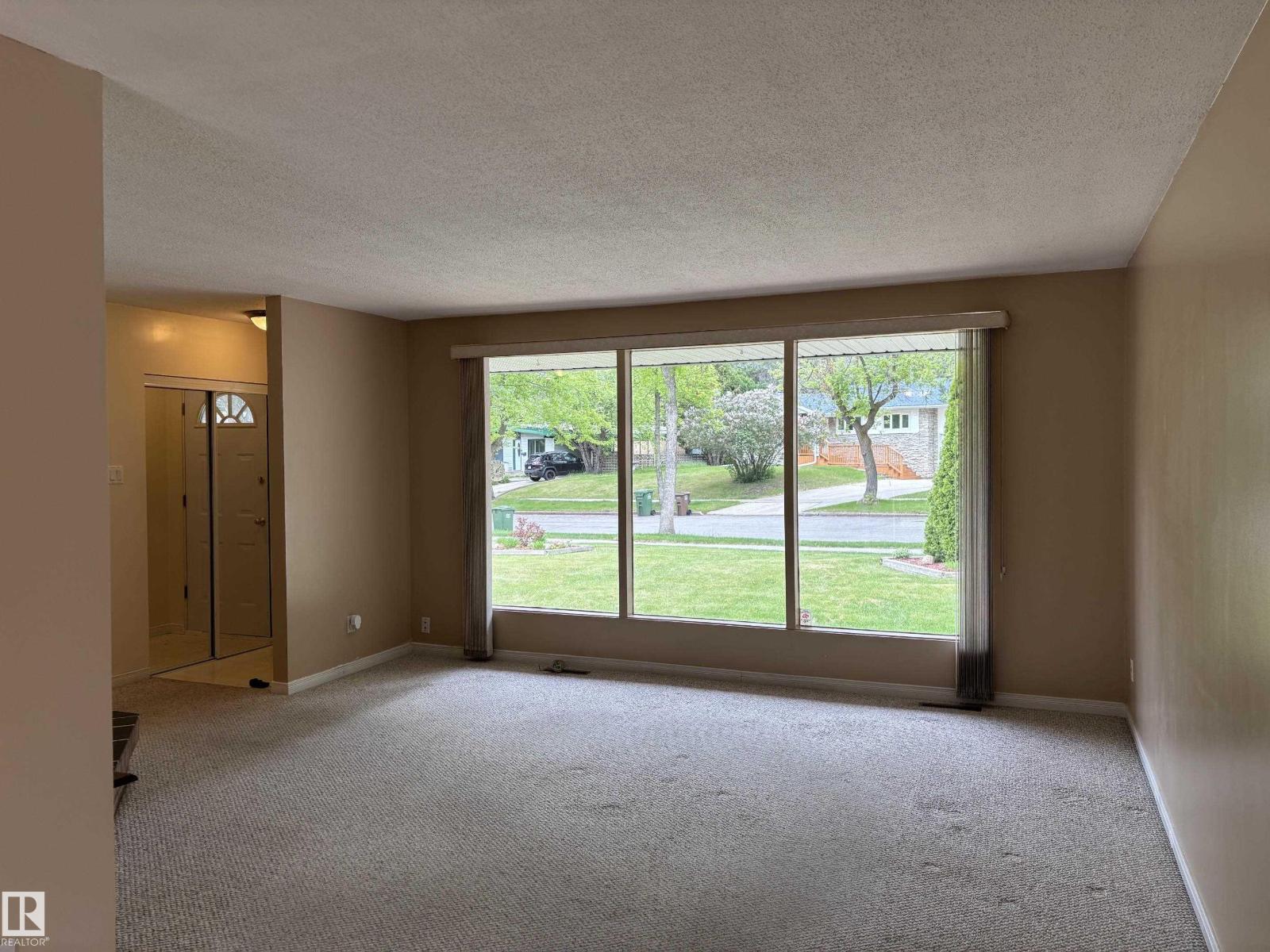 51 Glenmore CR — photo 9