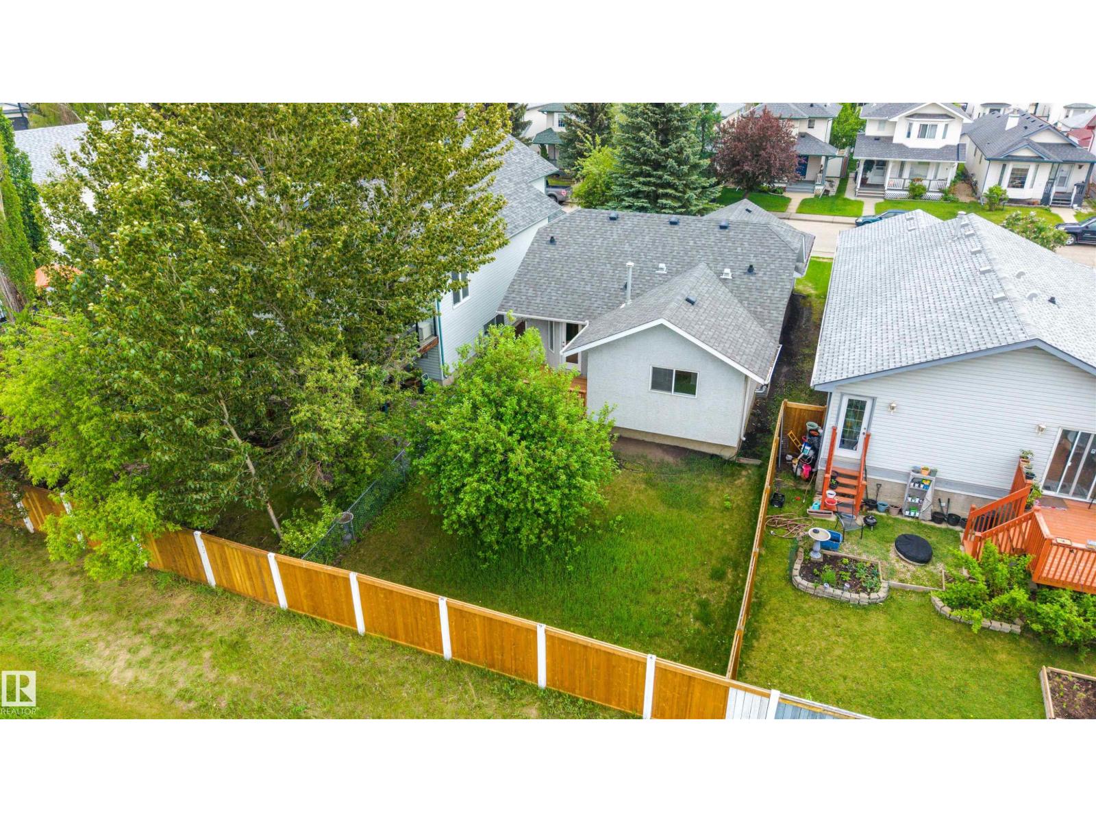 11815 8 AV NW - 23