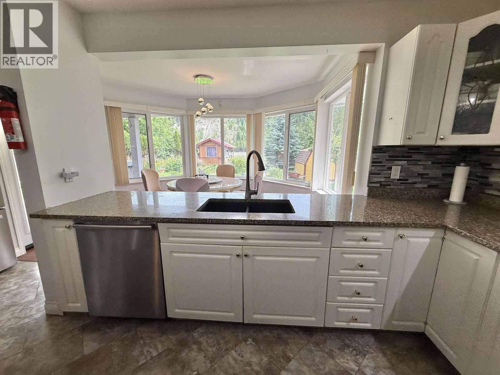 894 ROLPH STREET - 13