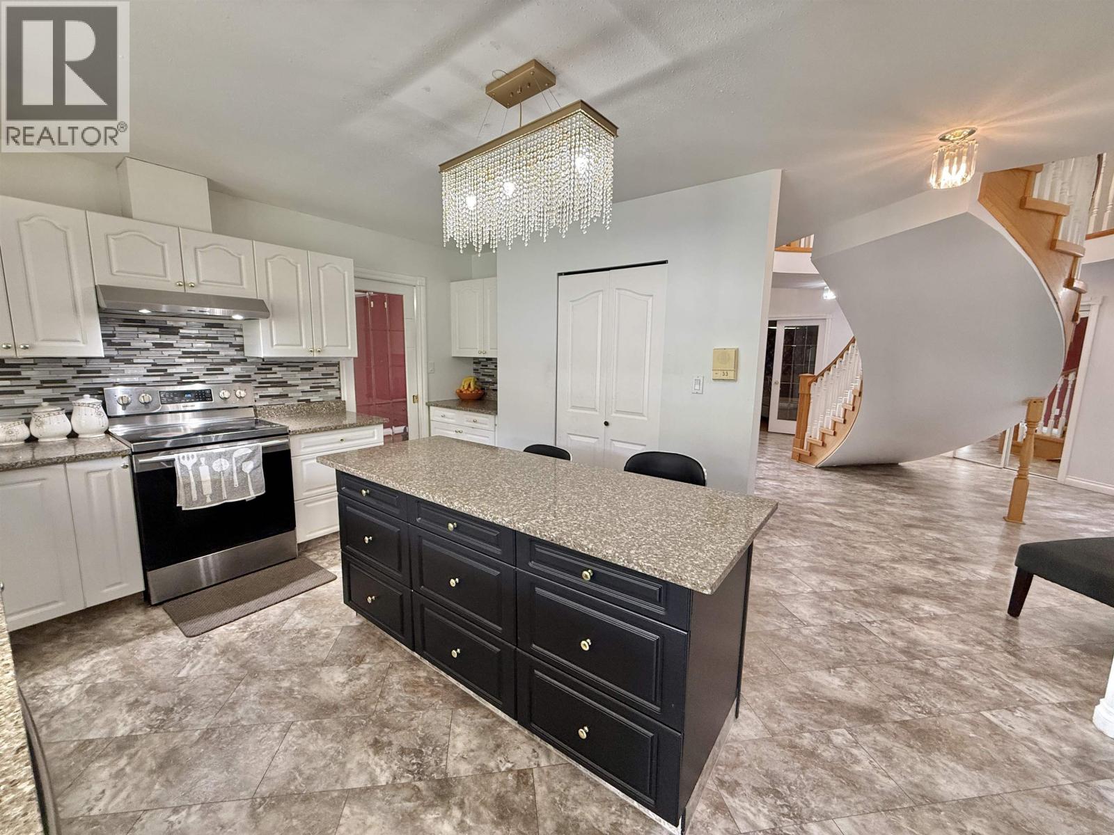 894 ROLPH STREET - 15