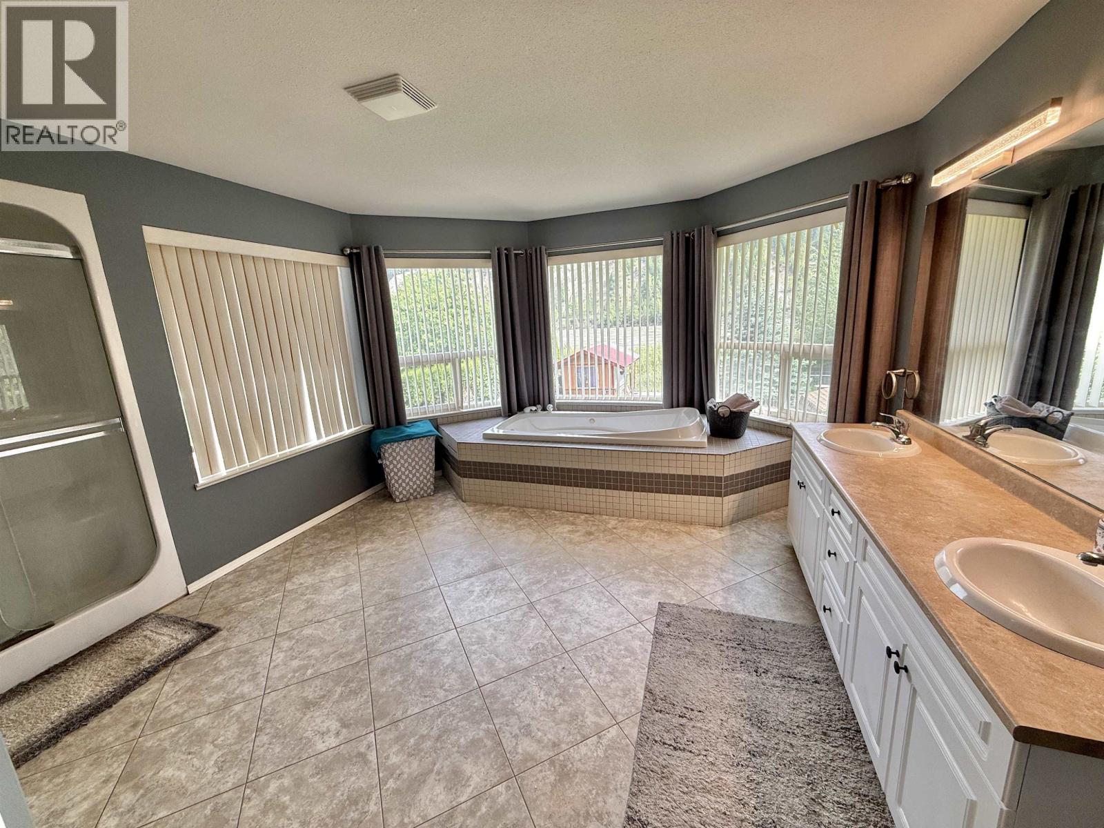 894 ROLPH STREET - 21