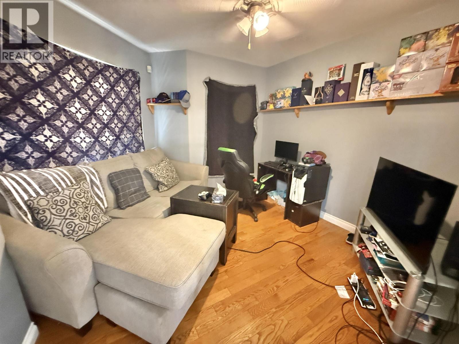 894 ROLPH STREET - 32