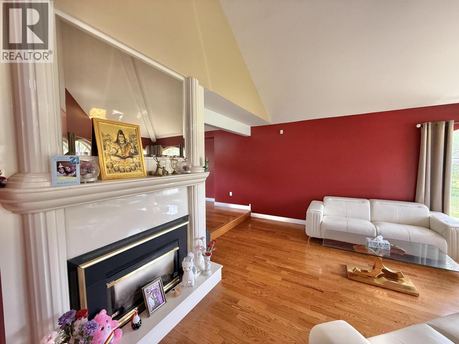 894 ROLPH STREET - 8