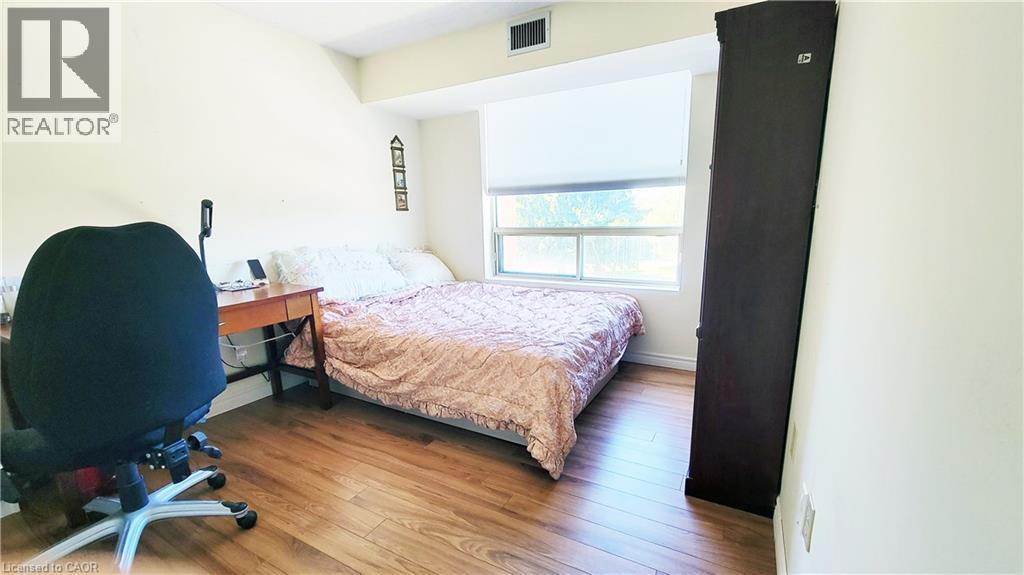 #302 55 BLUE SPRINGS Drive - 33