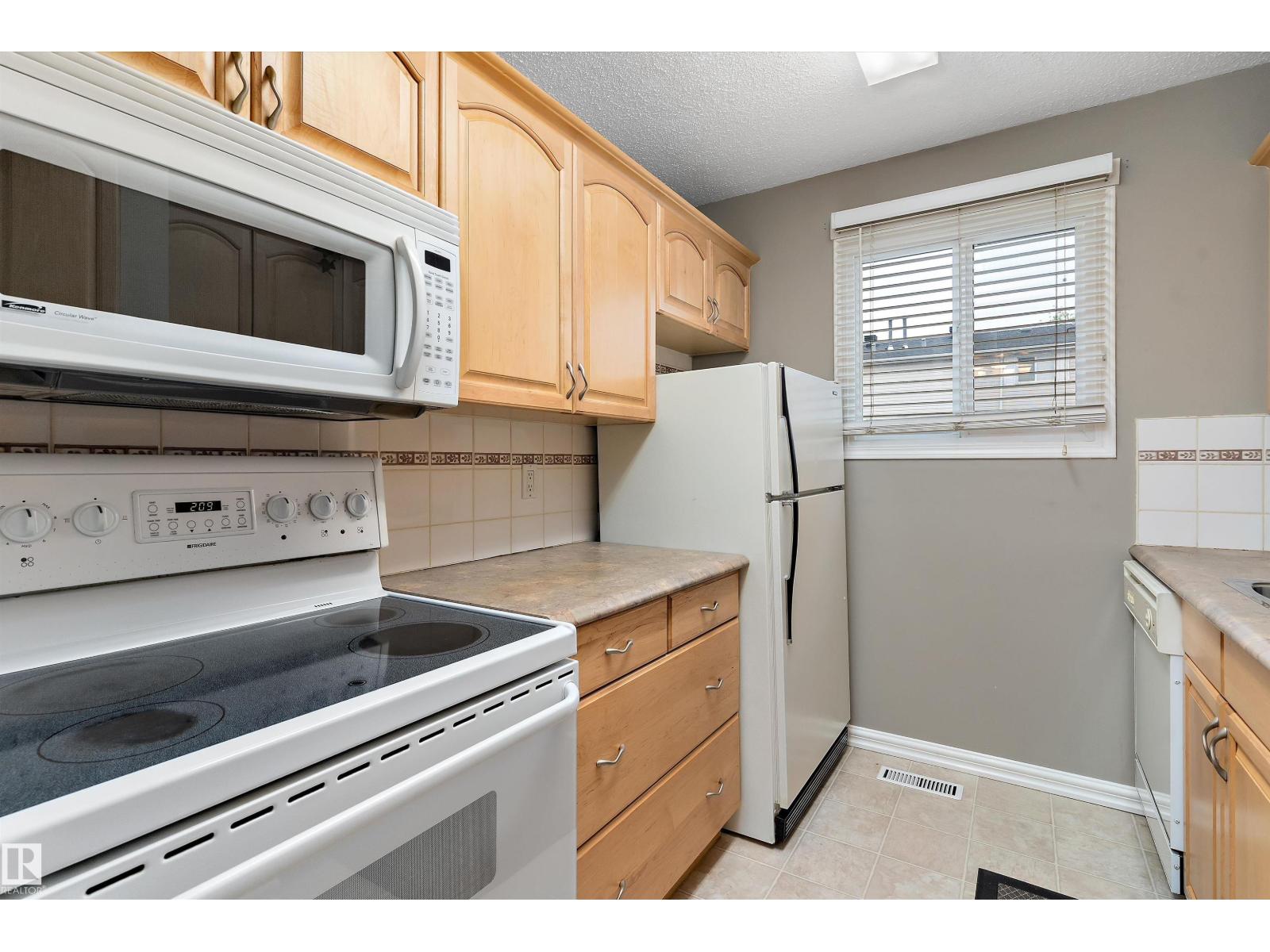 11340 139 AV NW - 8