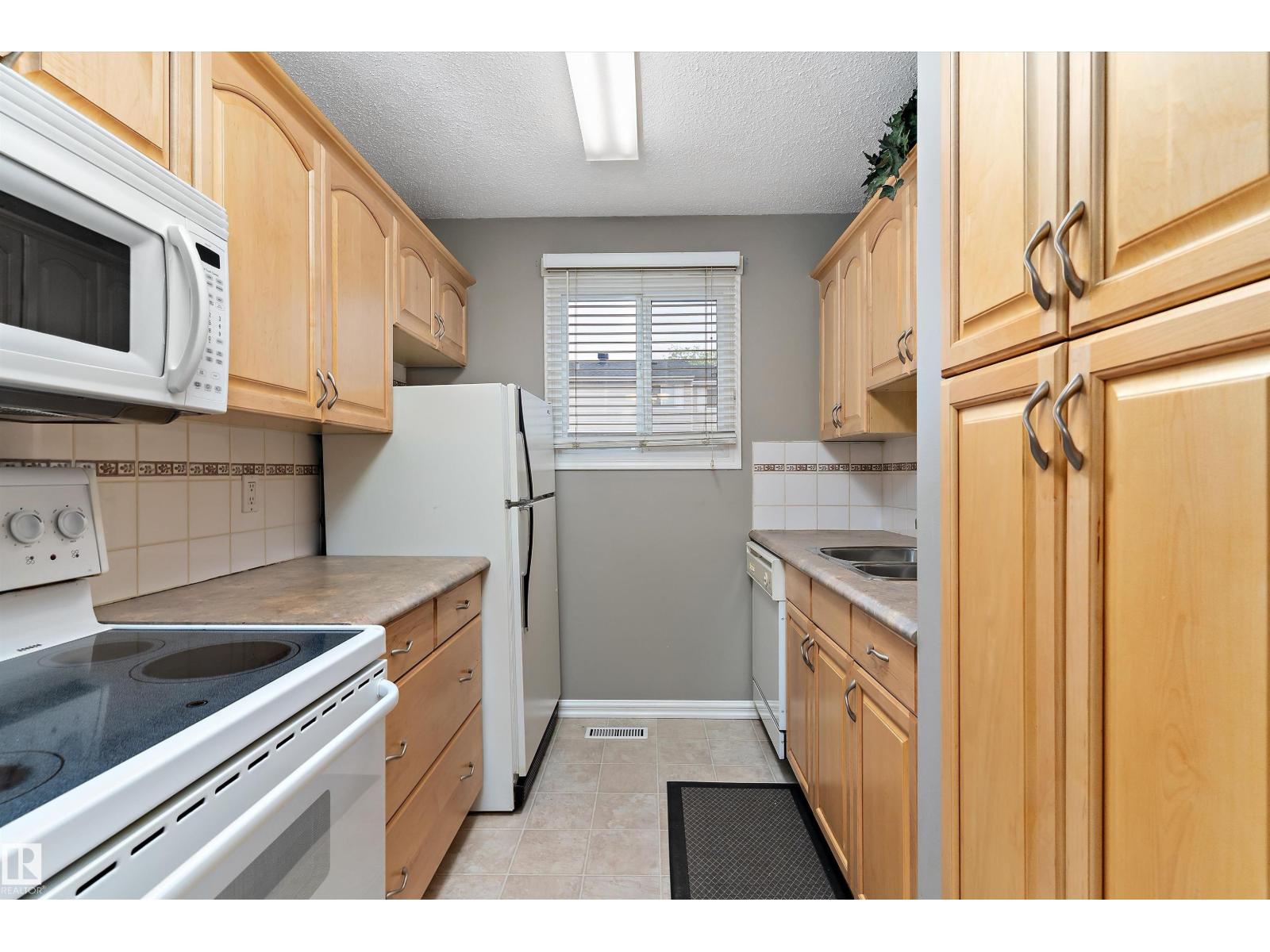 11340 139 AV NW - 7