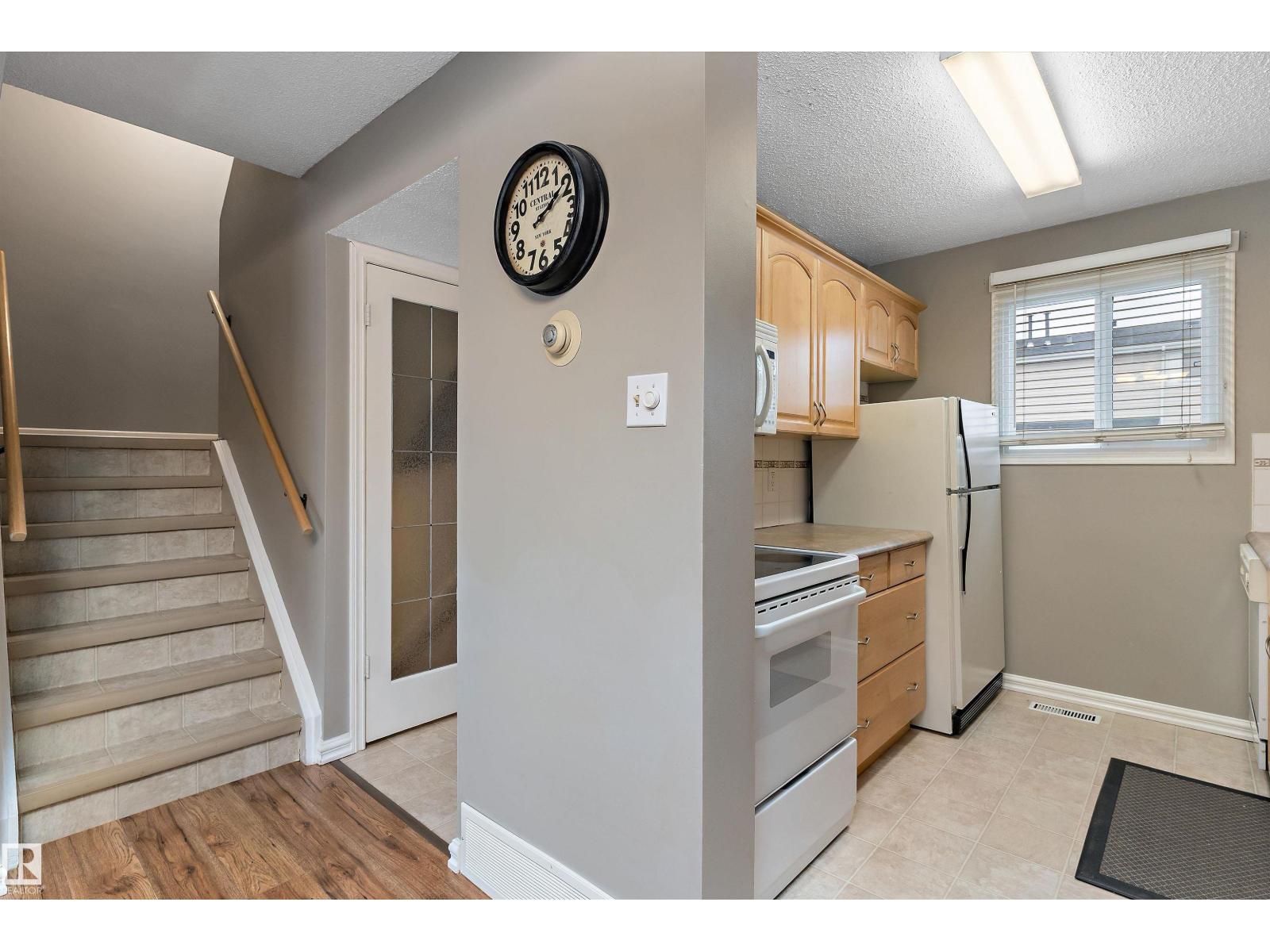 11340 139 AV NW - 6