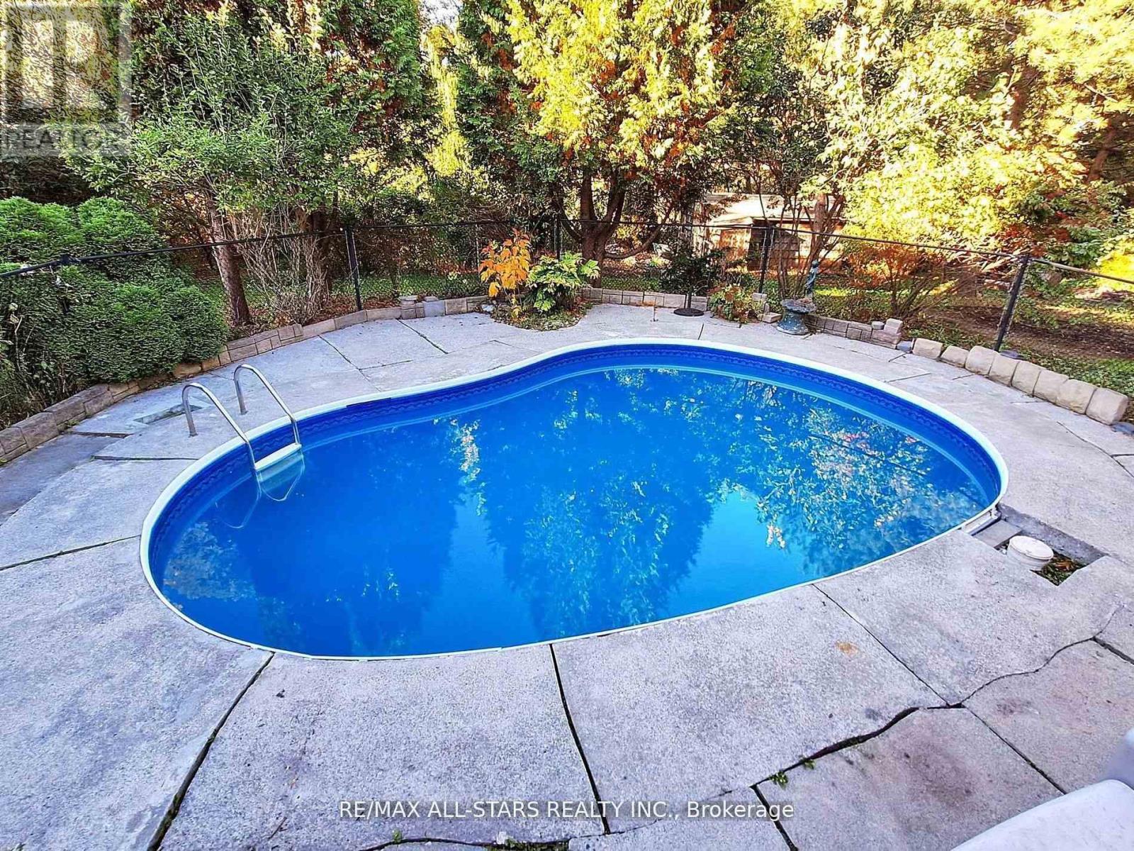 40 RIVERGLEN DRIVE - 35