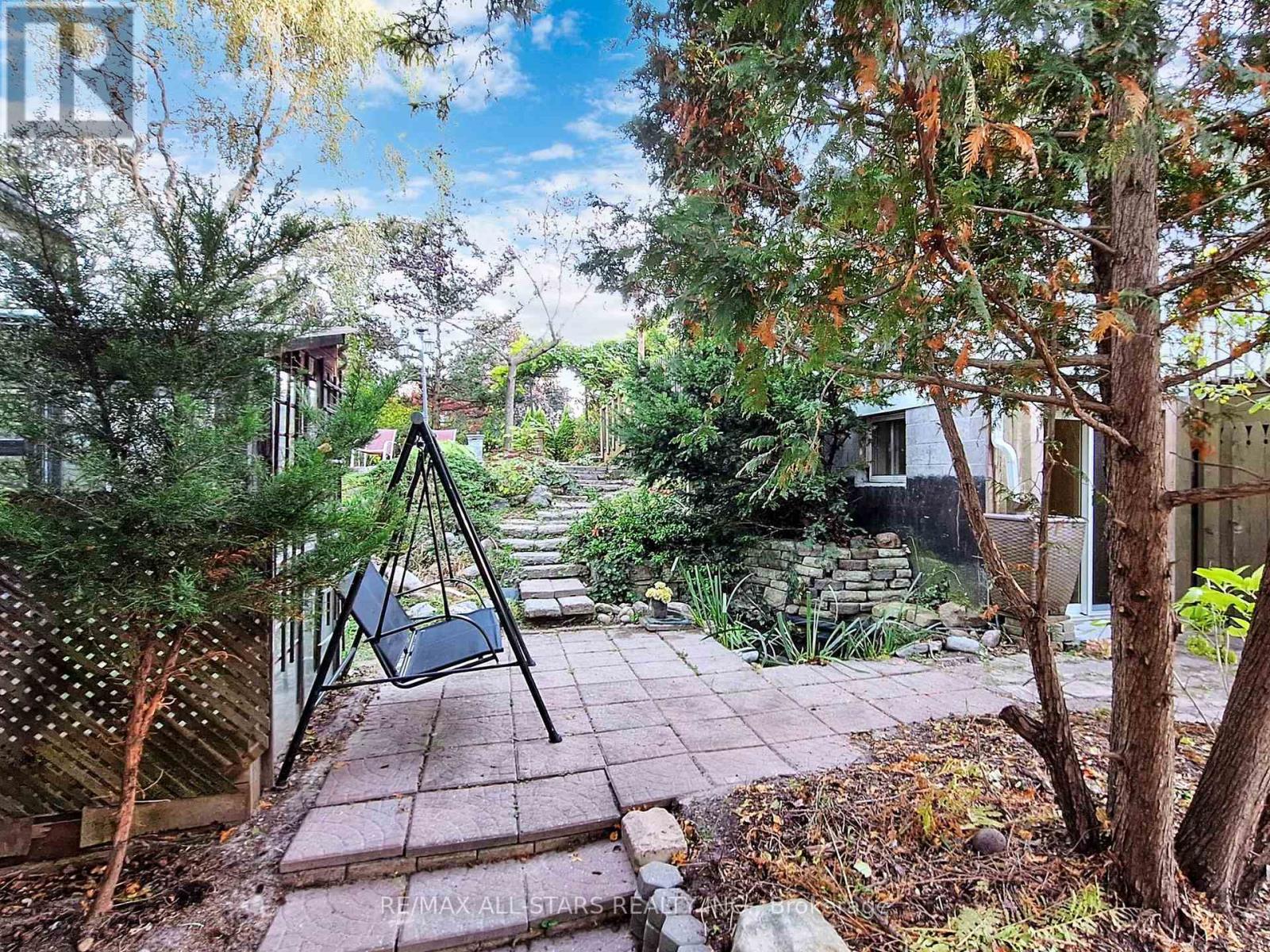 40 RIVERGLEN DRIVE - 43