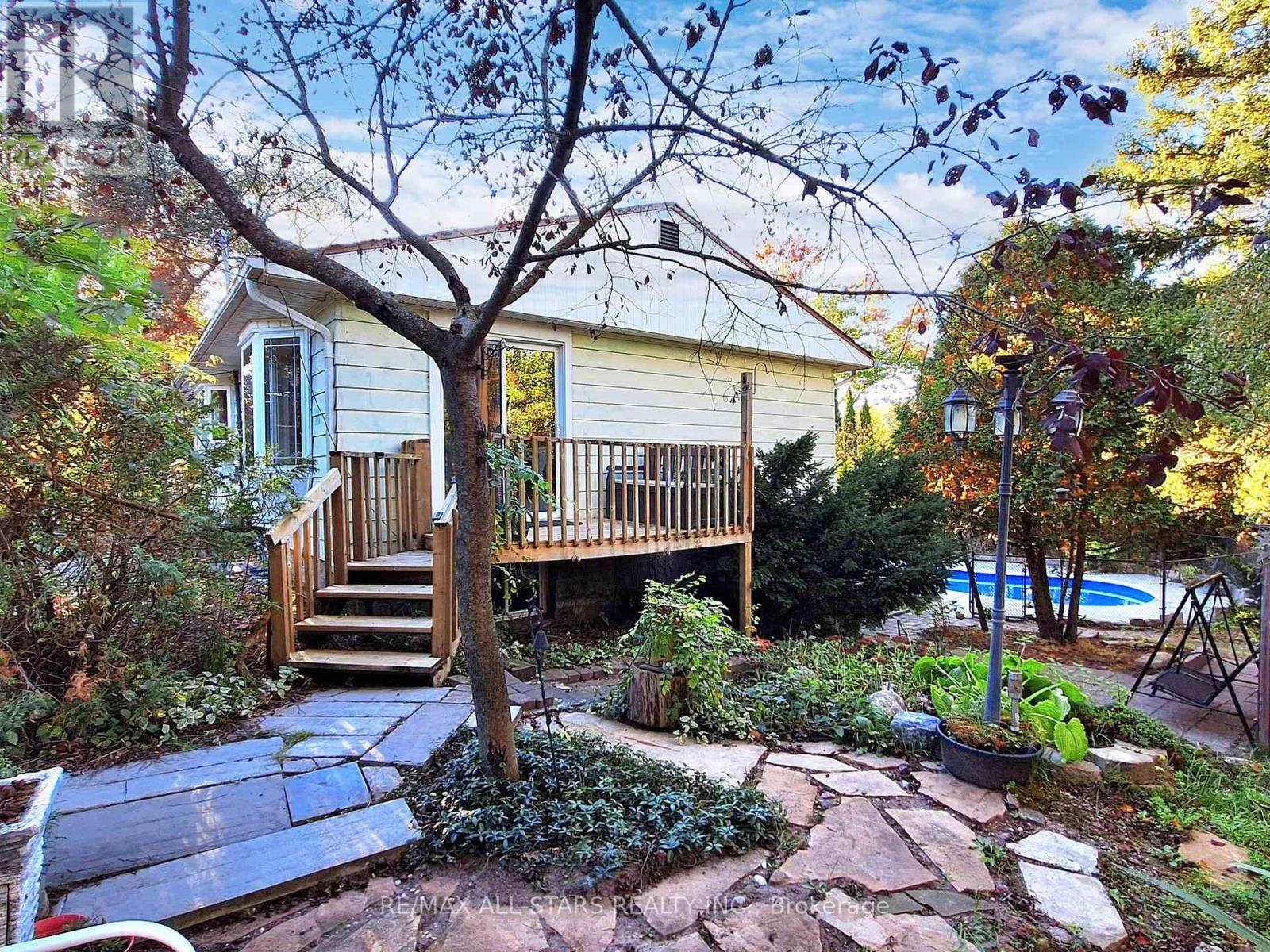 40 RIVERGLEN DRIVE - 45