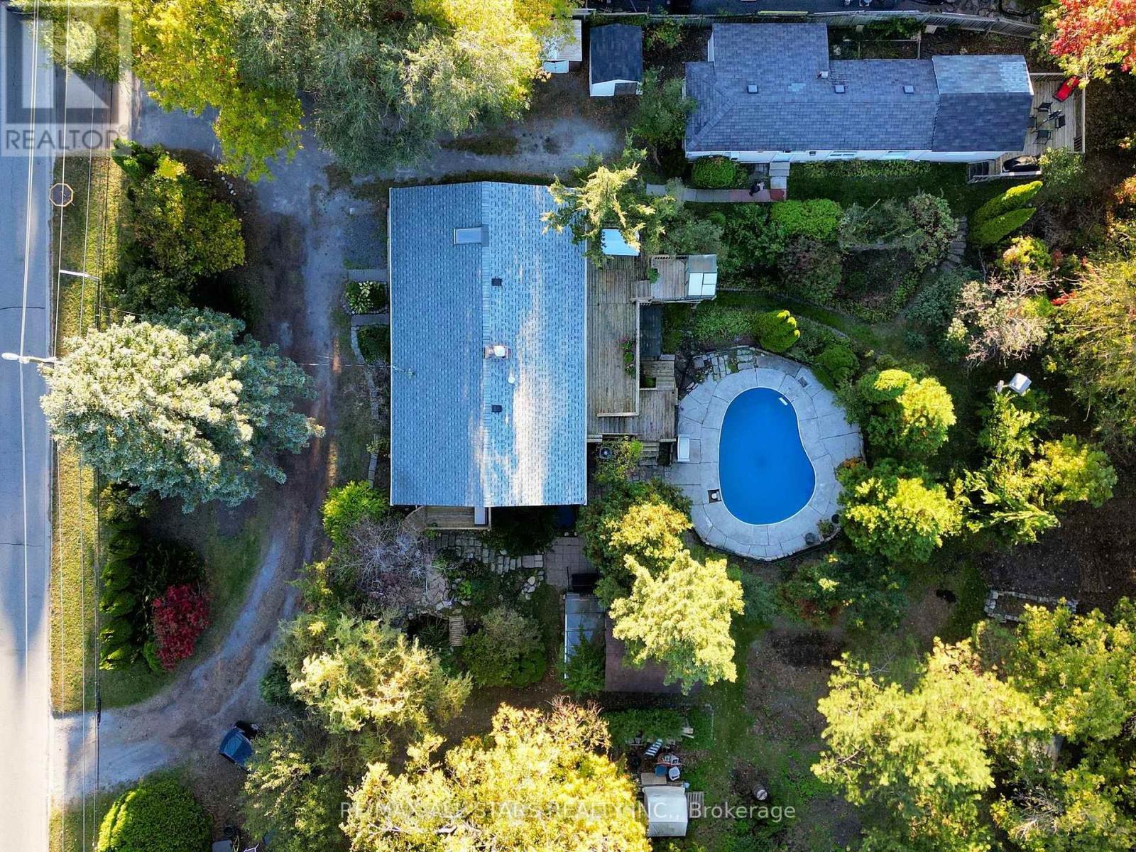 40 RIVERGLEN DRIVE - 40