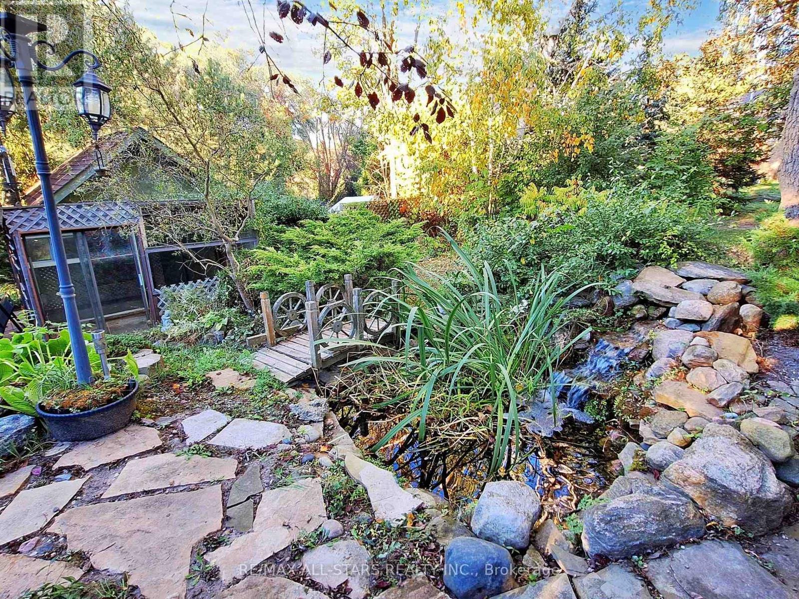40 RIVERGLEN DRIVE - 42