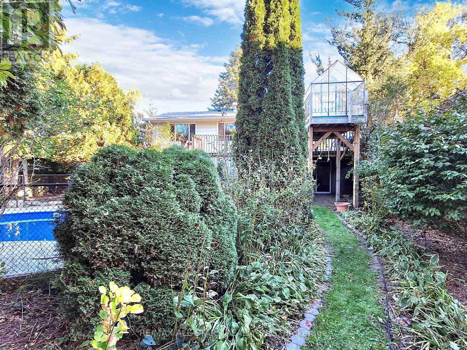 40 RIVERGLEN DRIVE - 44