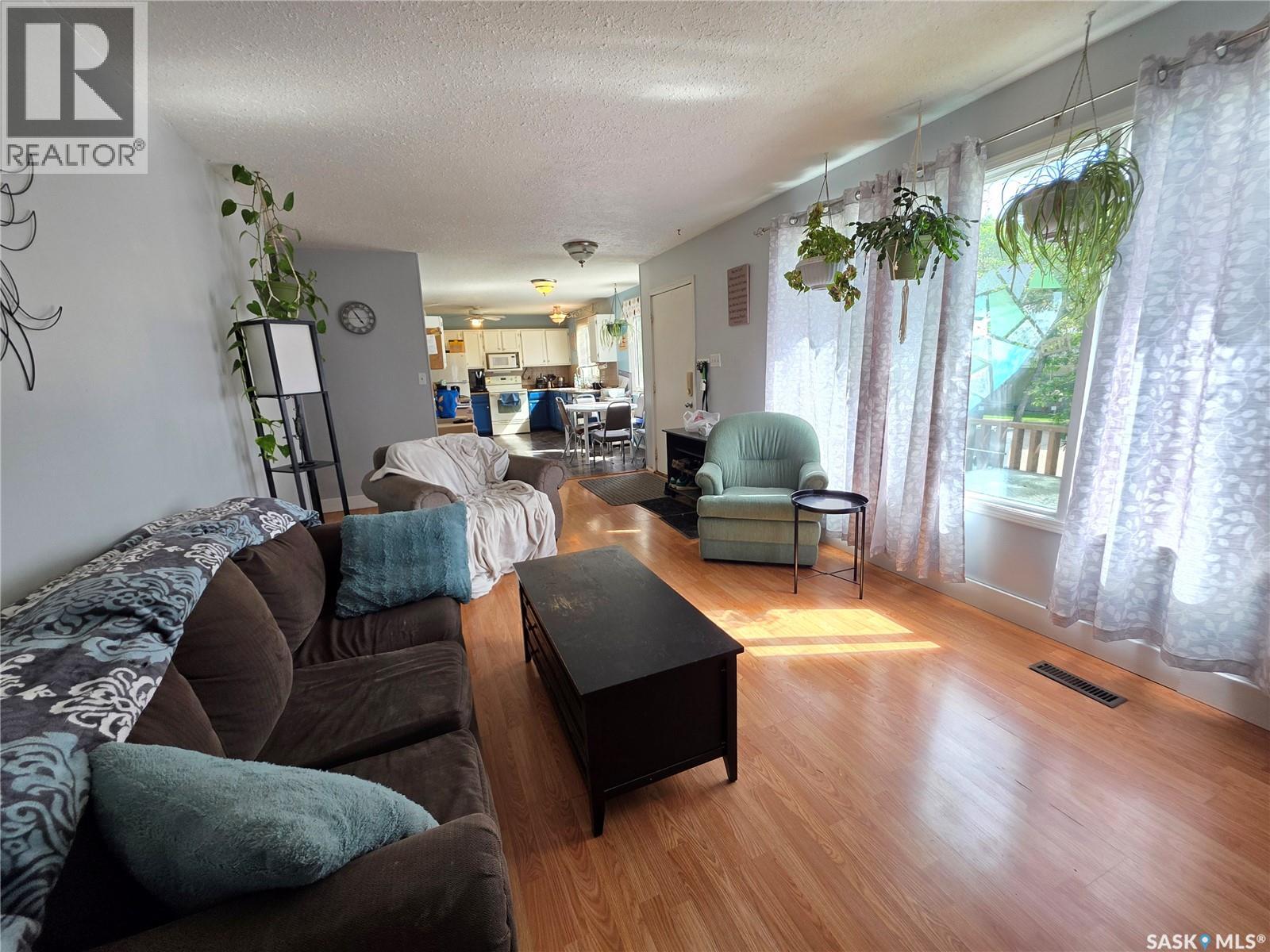 520 Dennis STREET — photo 9