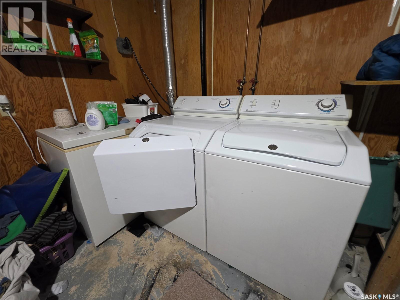 520 Dennis STREET — photo 32