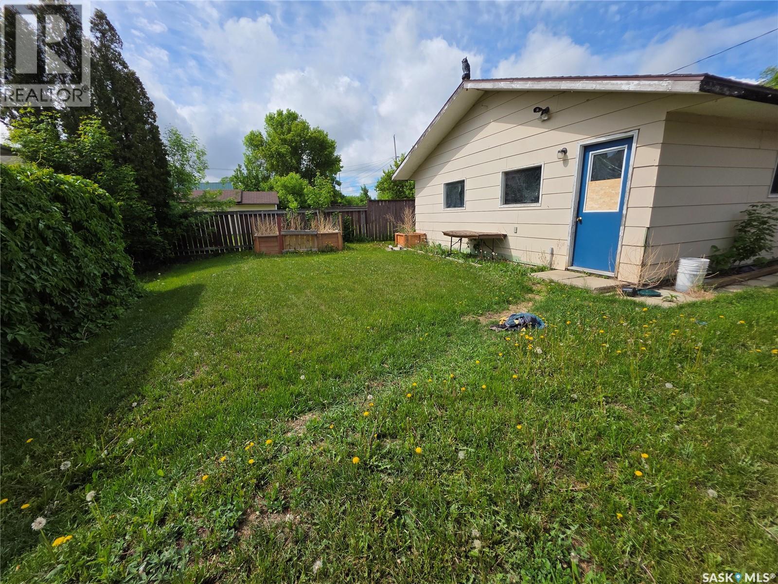 520 Dennis STREET — photo 38