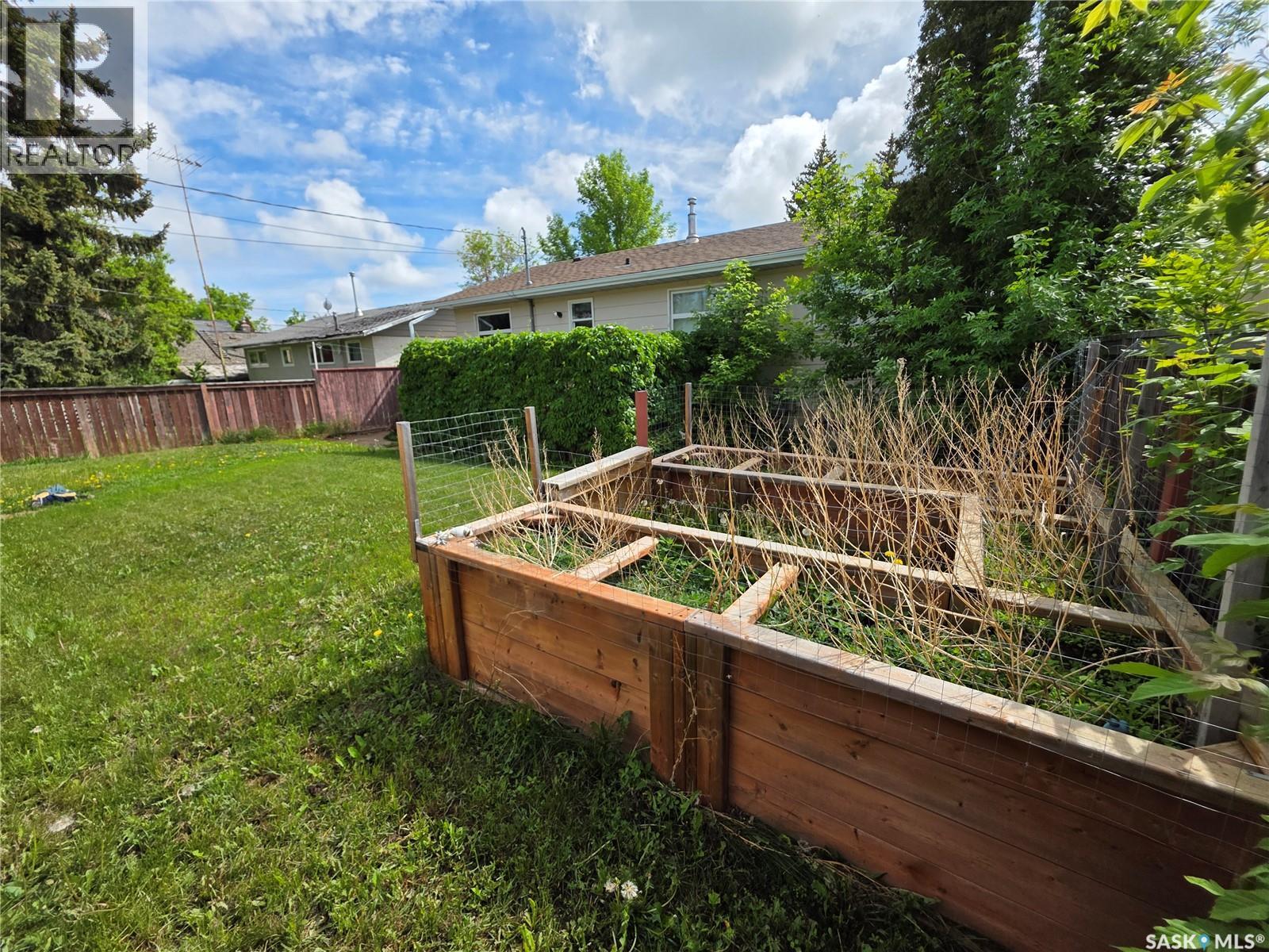 520 Dennis STREET — photo 42