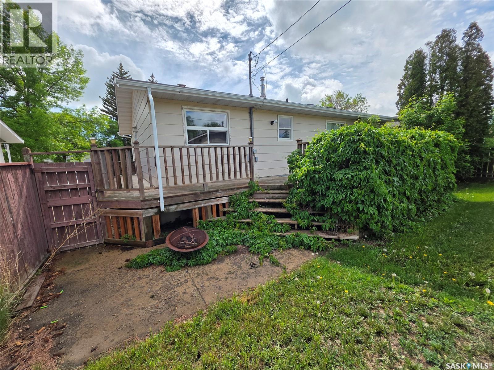 520 Dennis STREET — photo 37