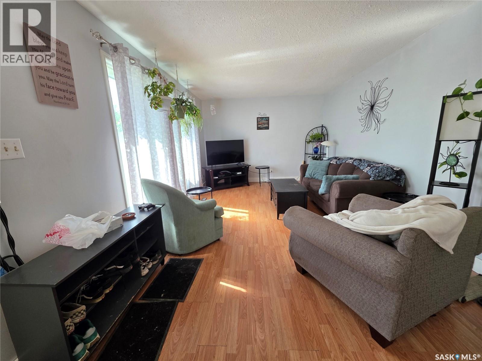 520 Dennis STREET — photo 8