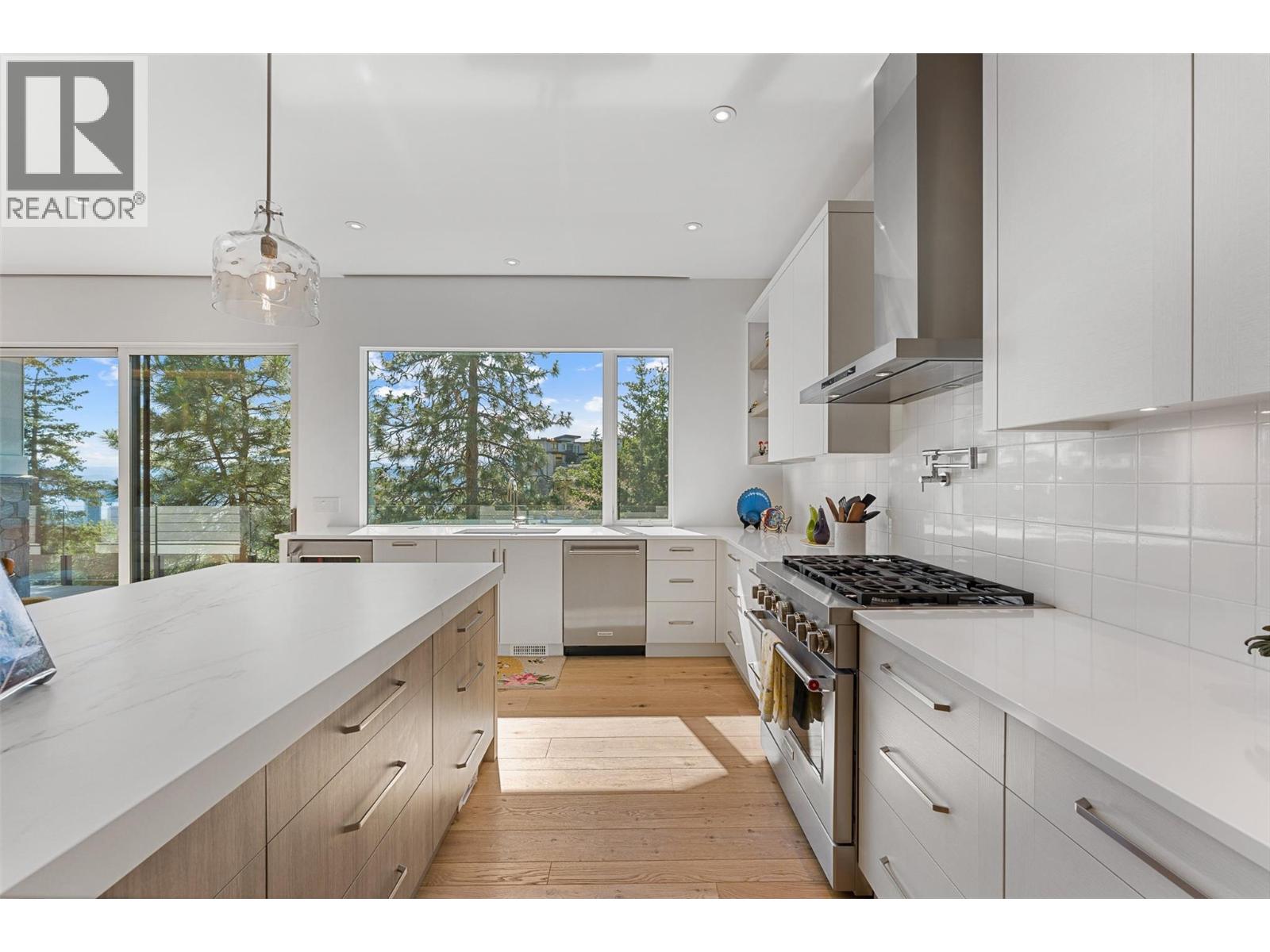 724 Rockcliffe Place, Kelowna