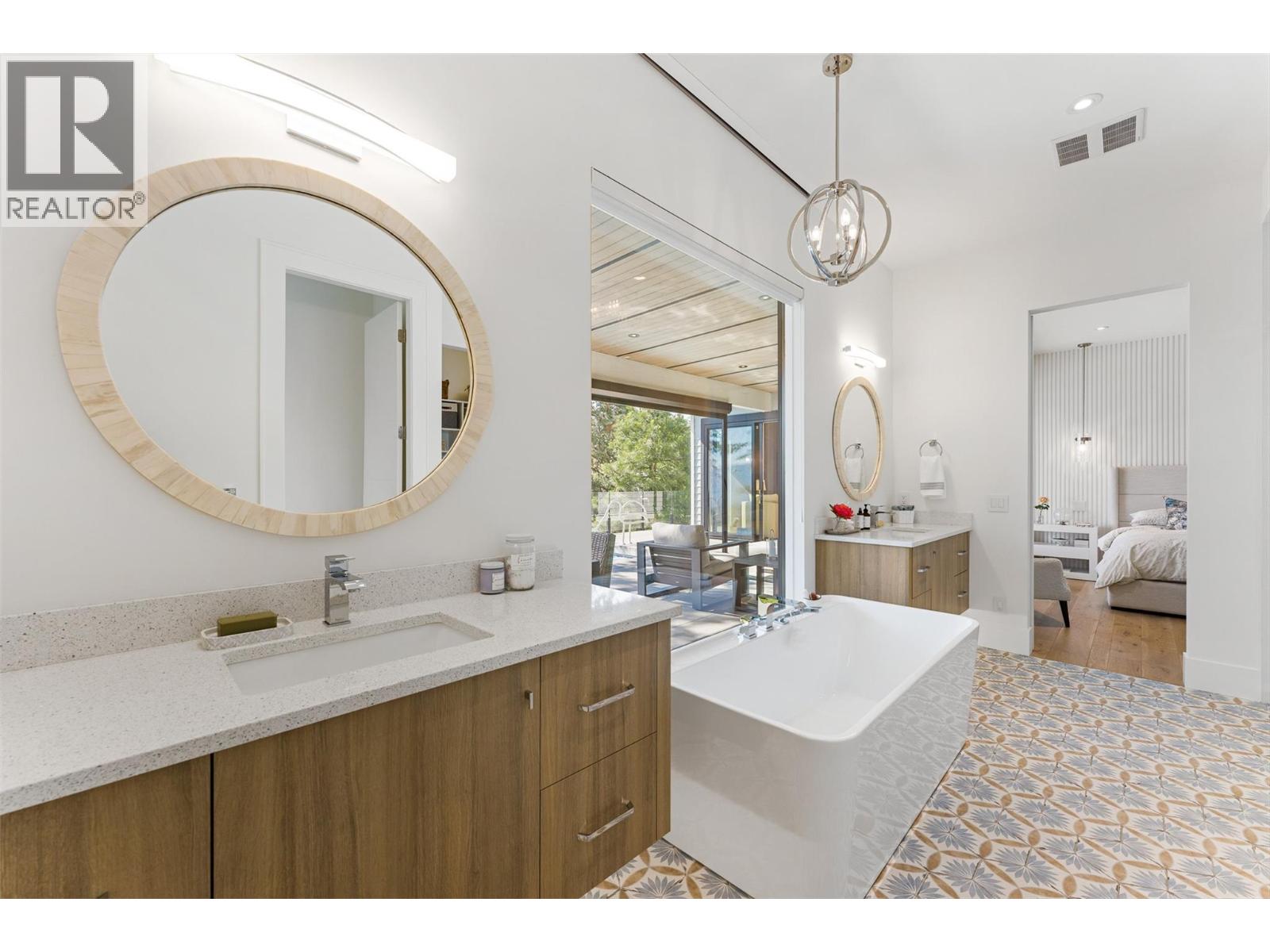 724 Rockcliffe Place, Kelowna