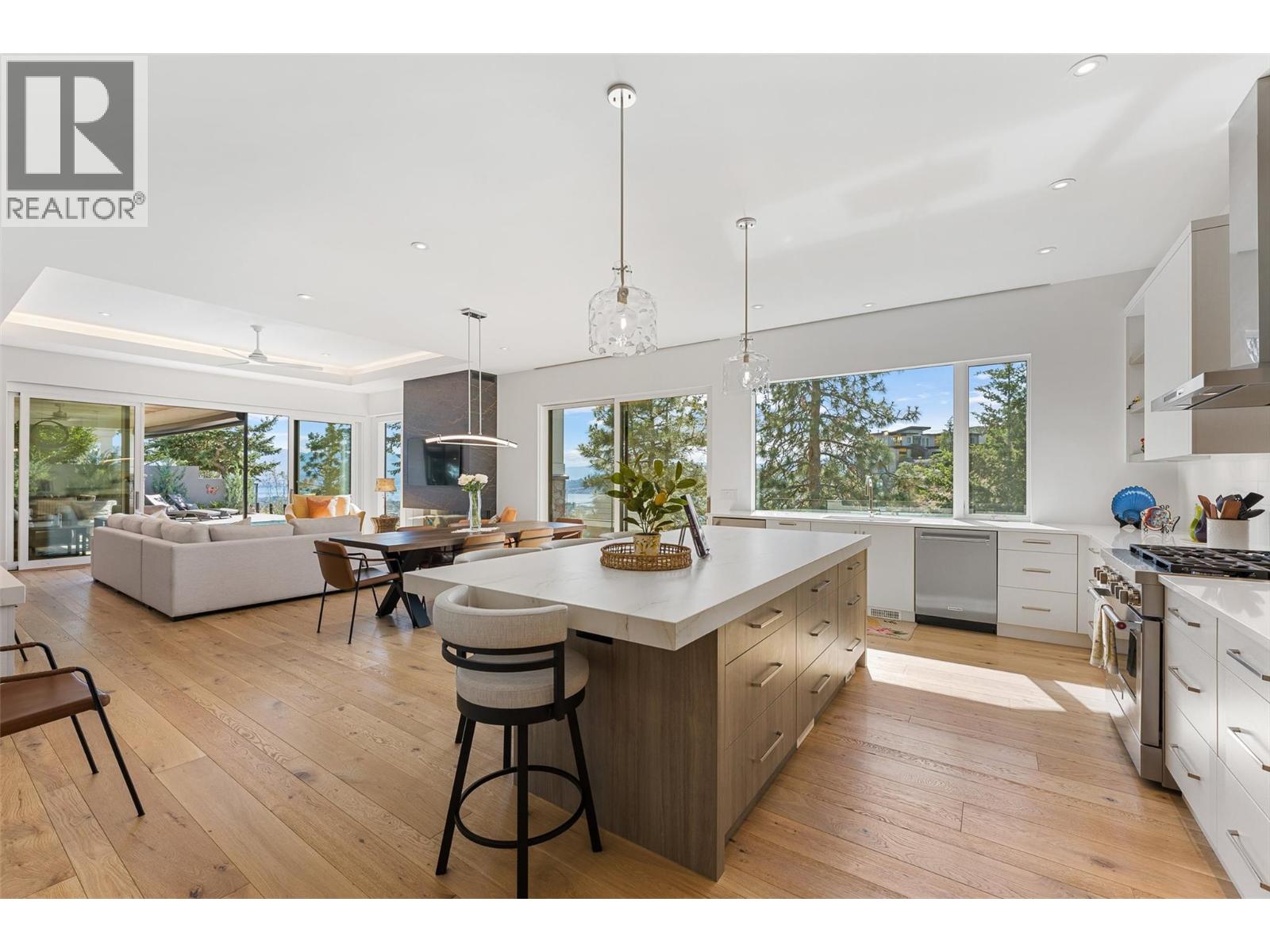 724 Rockcliffe Place, Kelowna