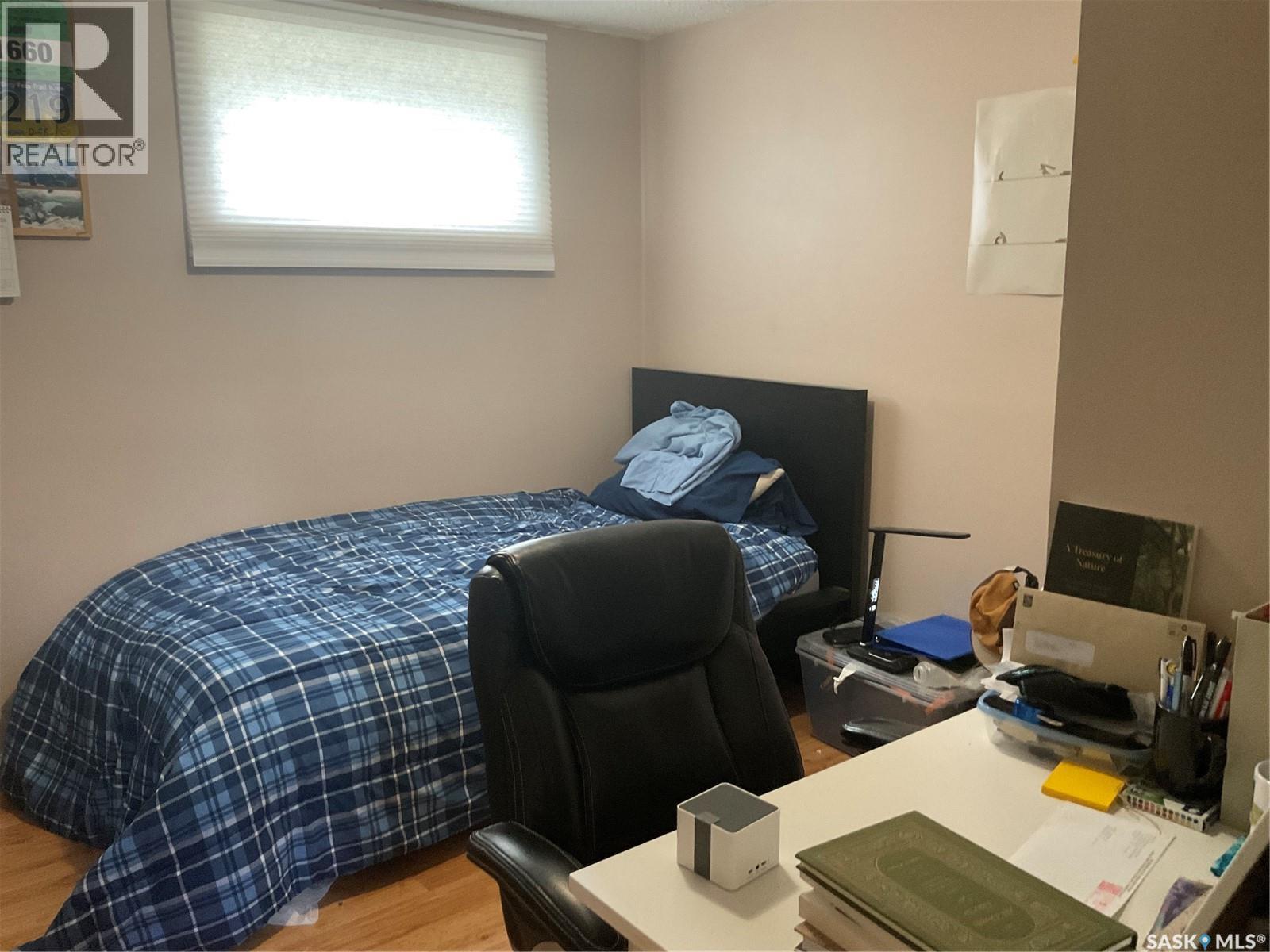 302 Dunlop STREET - 17