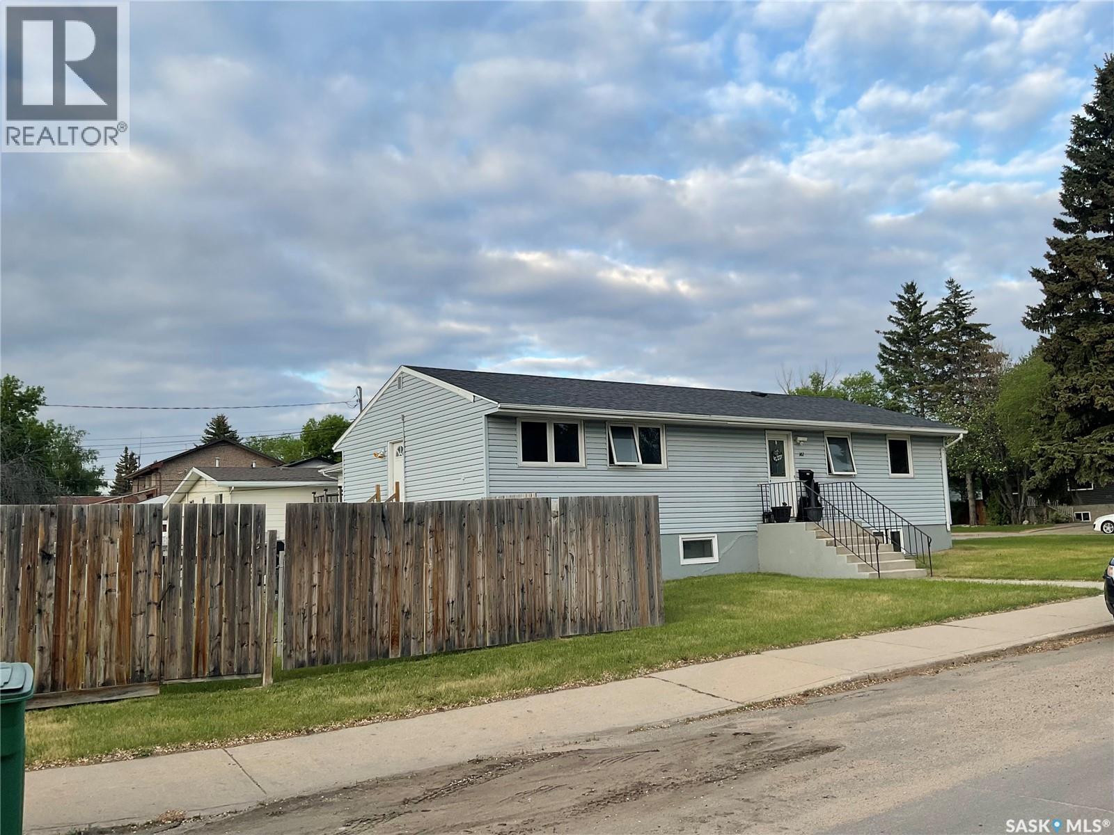 302 Dunlop STREET - 21