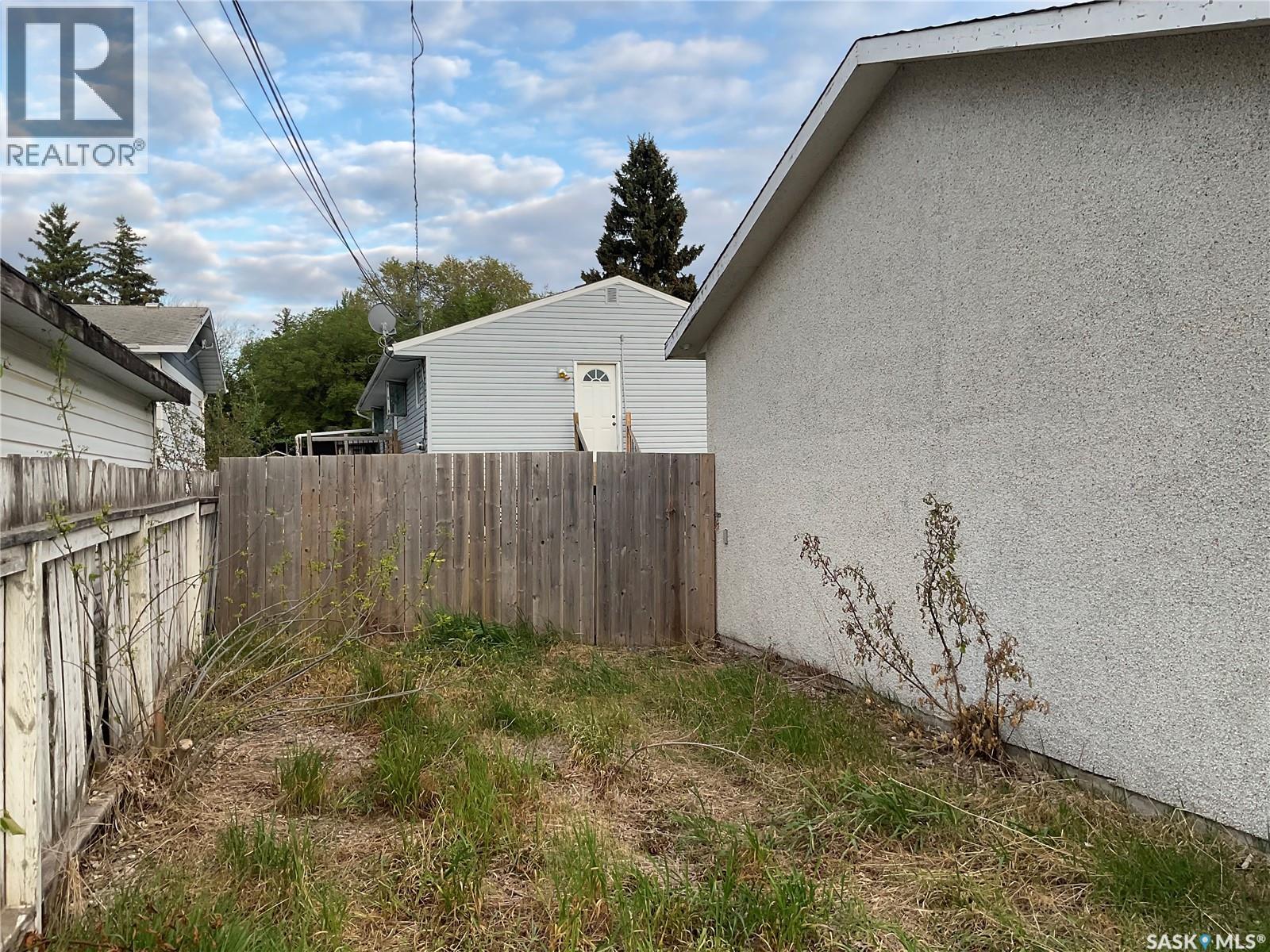 302 Dunlop STREET - 24