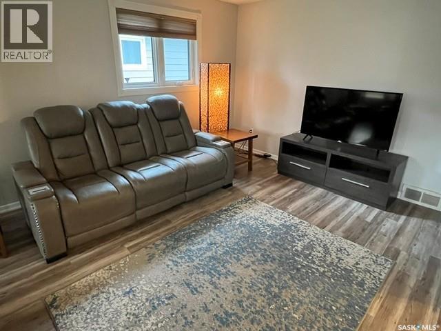206 3rd AVENUE W - 8