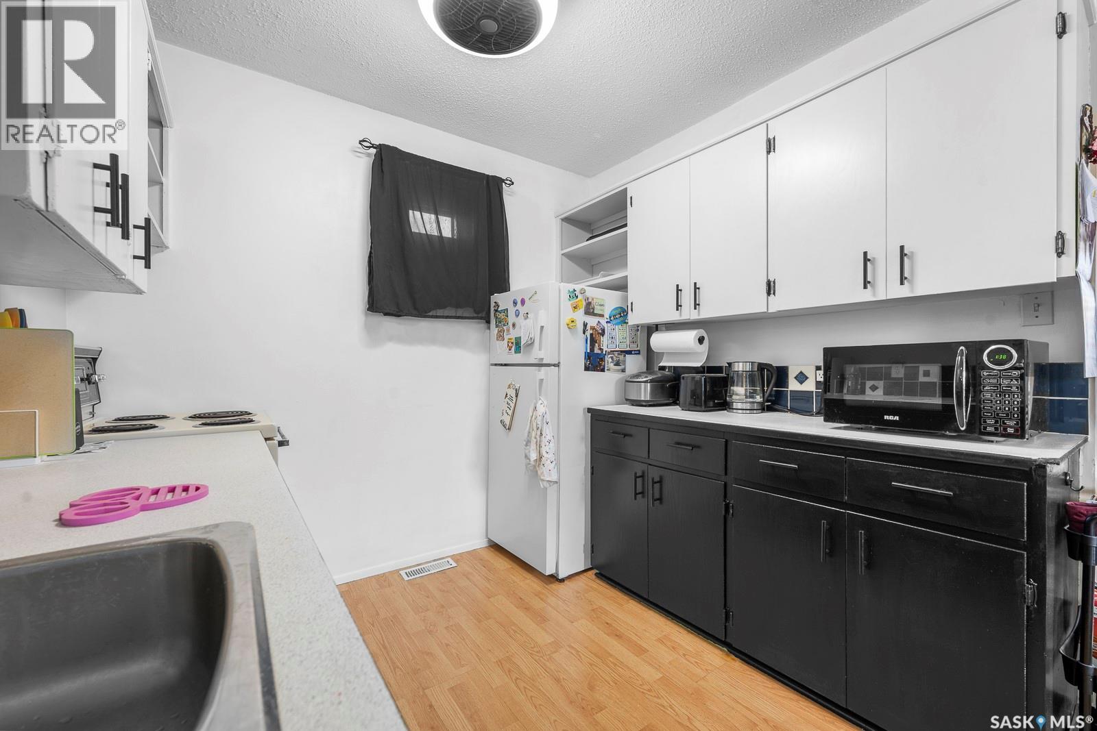 440 LORNE STREET - 10