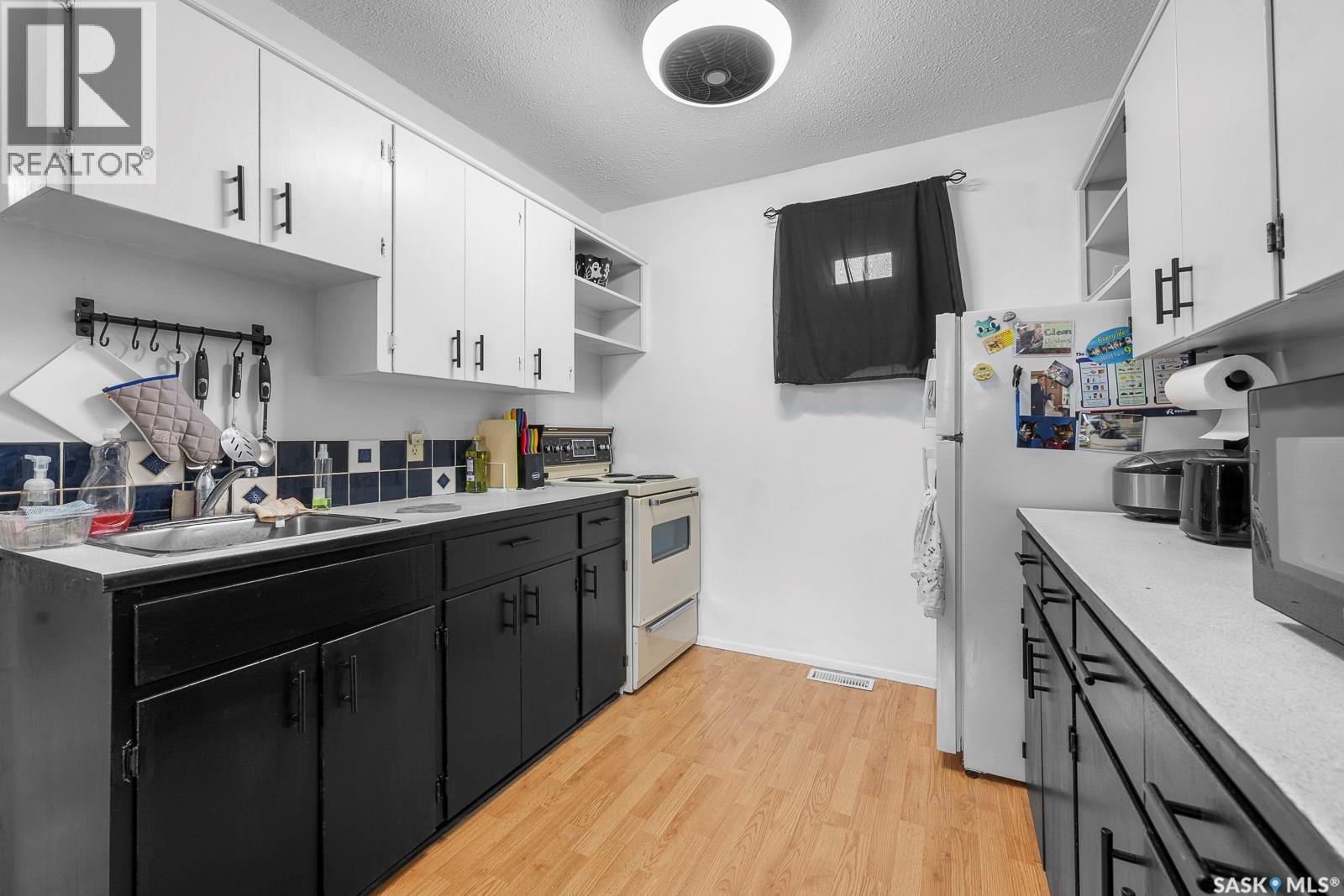 440 LORNE STREET - 8