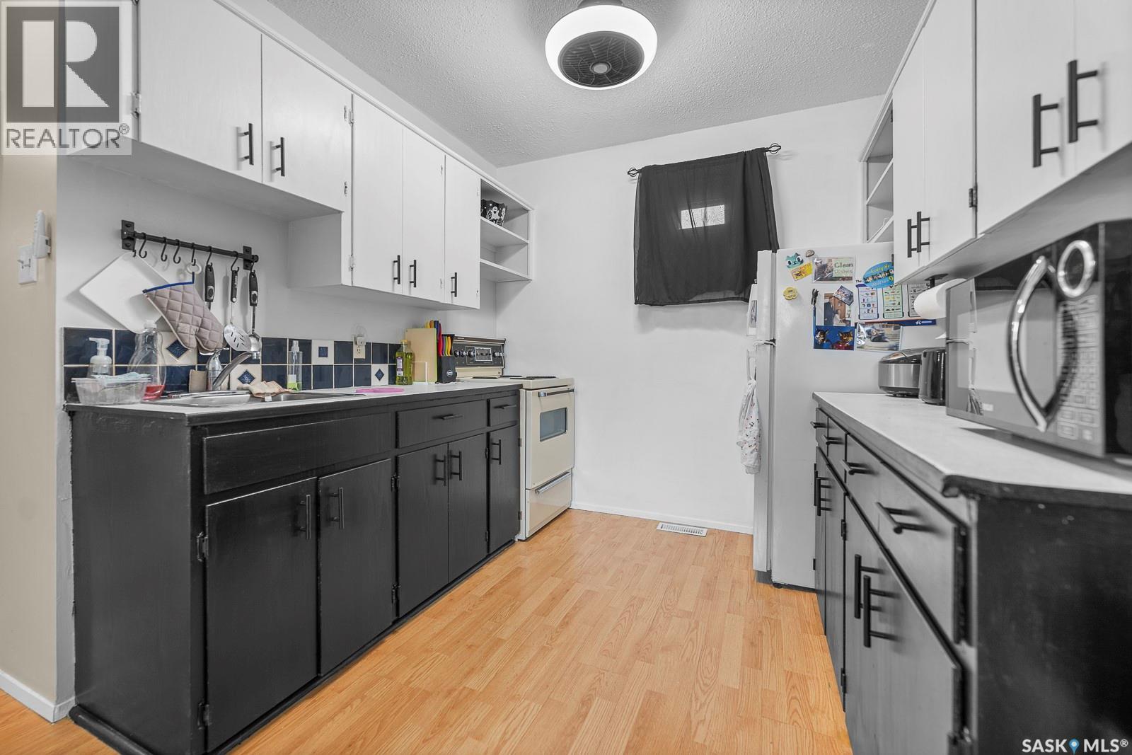 440 LORNE STREET - 8